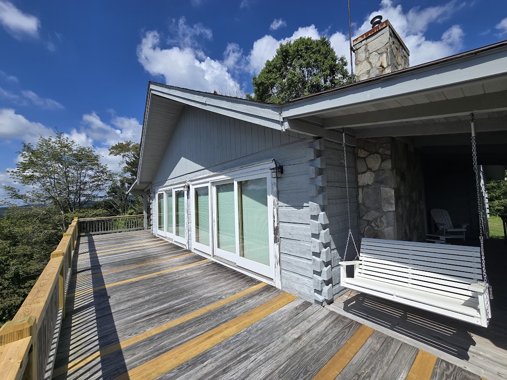 Warrensville, North Carolina, 28693, United States, 2 Bedrooms Bedrooms, ,2 BathroomsBathrooms,Residential,For Sale,1982340