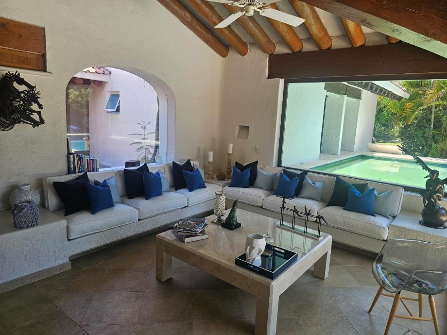 Crist?bal de Olid, Jiutepec, Morelos, 62564, Mexico, 4 Bedrooms Bedrooms, ,5 BathroomsBathrooms,Residential,For Sale,Crist?bal de Olid,1625302