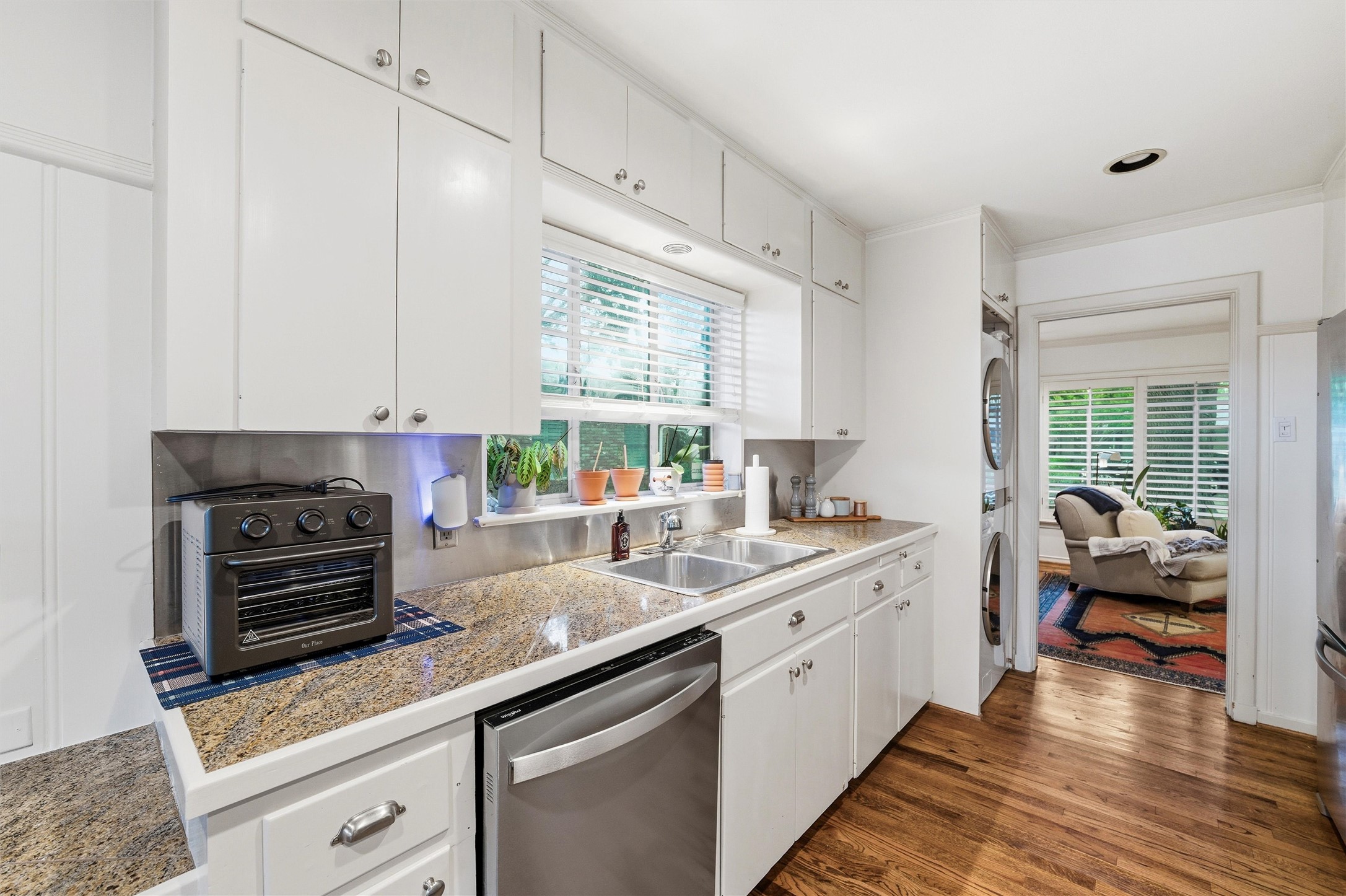 Dallas, Texas, 75214, United States, 3 Bedrooms Bedrooms, ,2 BathroomsBathrooms,Residential,For Sale,1989303