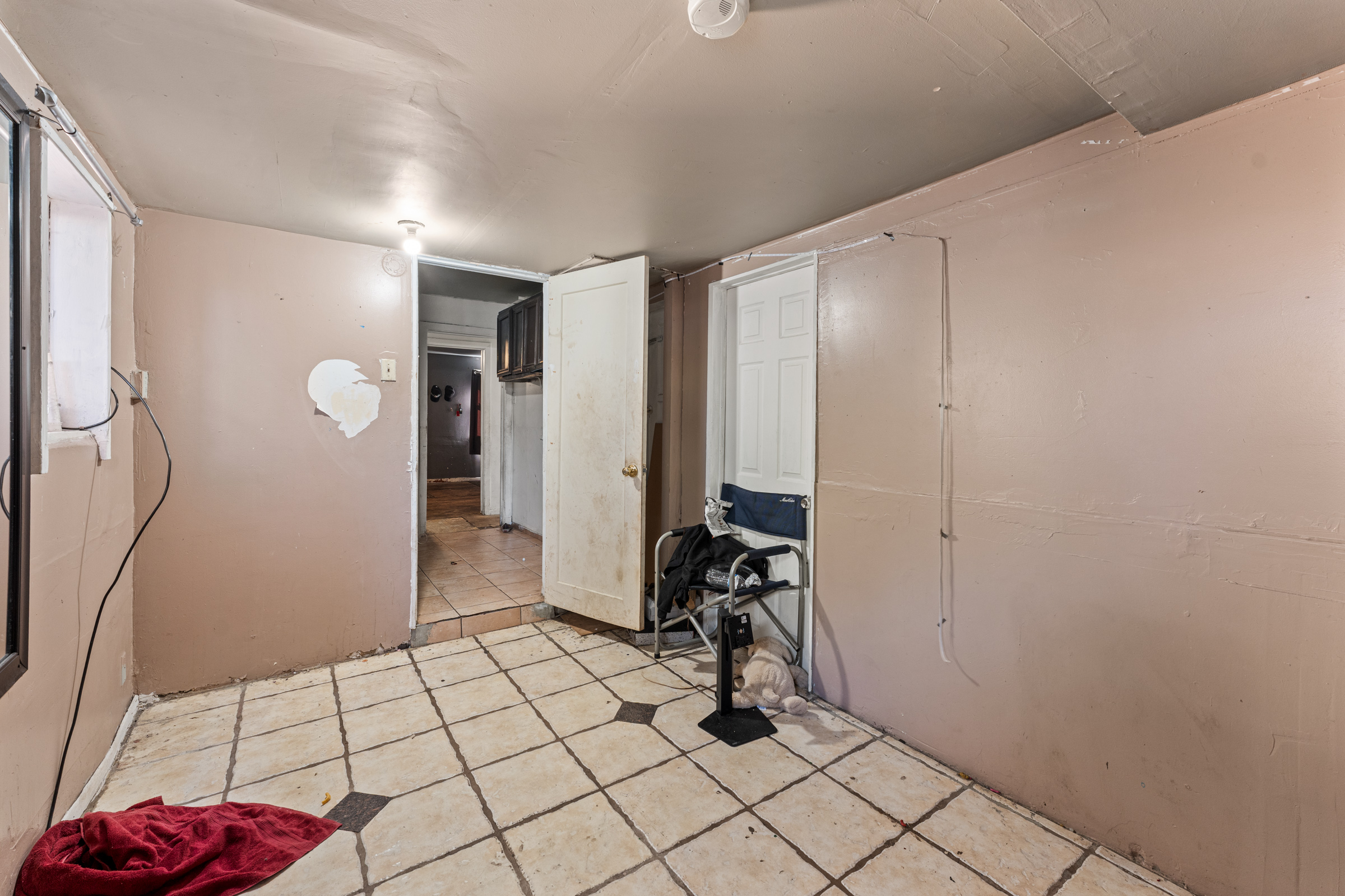 Fontana, California, 92336, United States, 7 Bedrooms Bedrooms, ,4 BathroomsBathrooms,Residential,For Sale,1988528