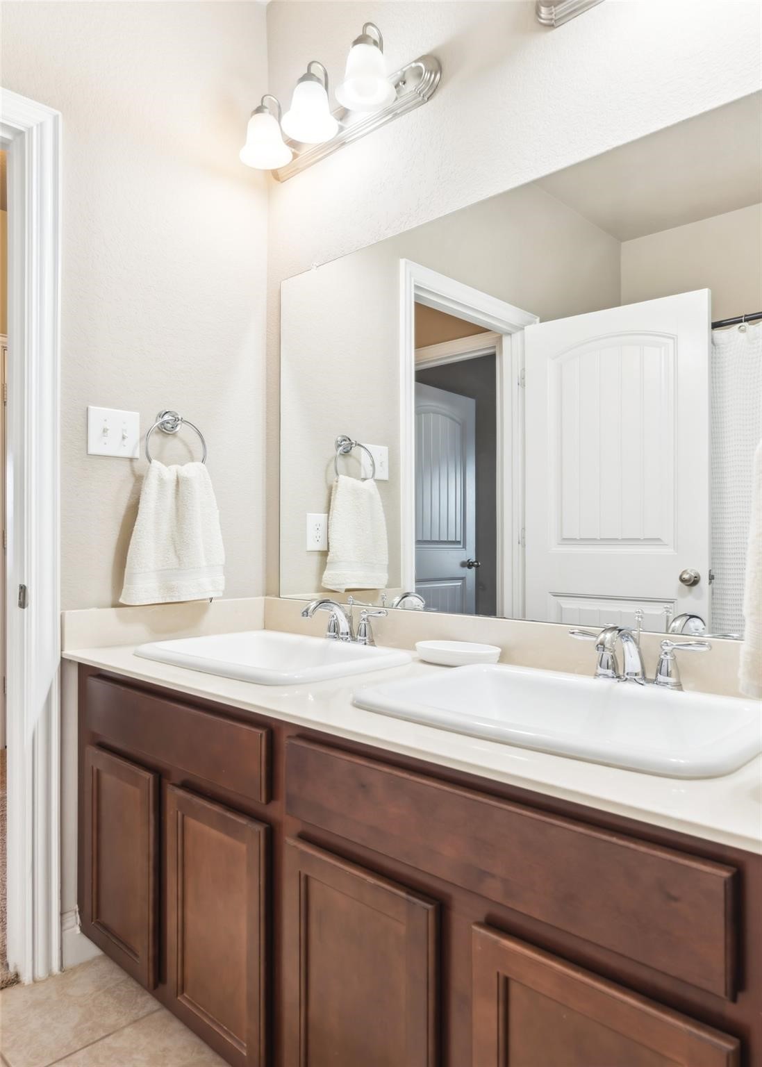 Little Elm, Texas, 75068, United States, 5 Bedrooms Bedrooms, ,4 BathroomsBathrooms,Residential,For Sale,1971271