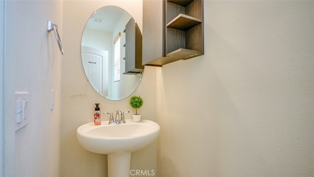 Santa Ana, California, 92703, United States, 4 Bedrooms Bedrooms, ,3 BathroomsBathrooms,Residential,For Sale,1793087