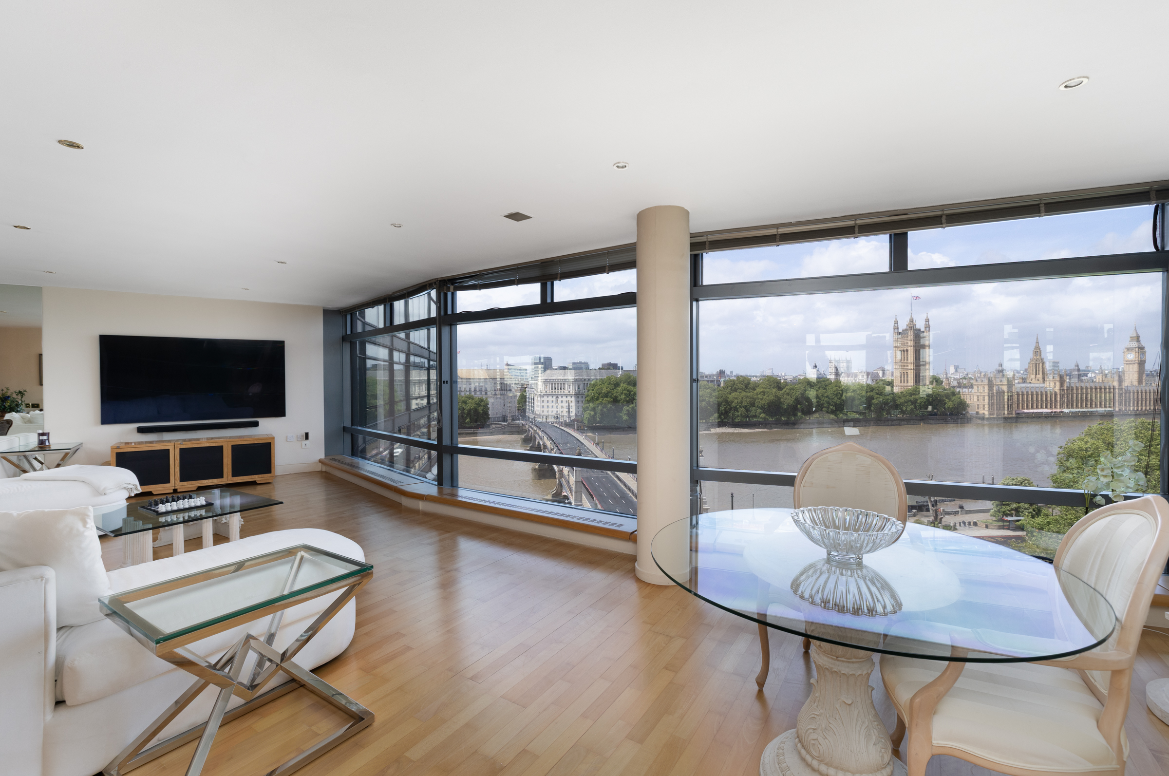  A Riverside Apartment with Views of Parliament - 物件實景