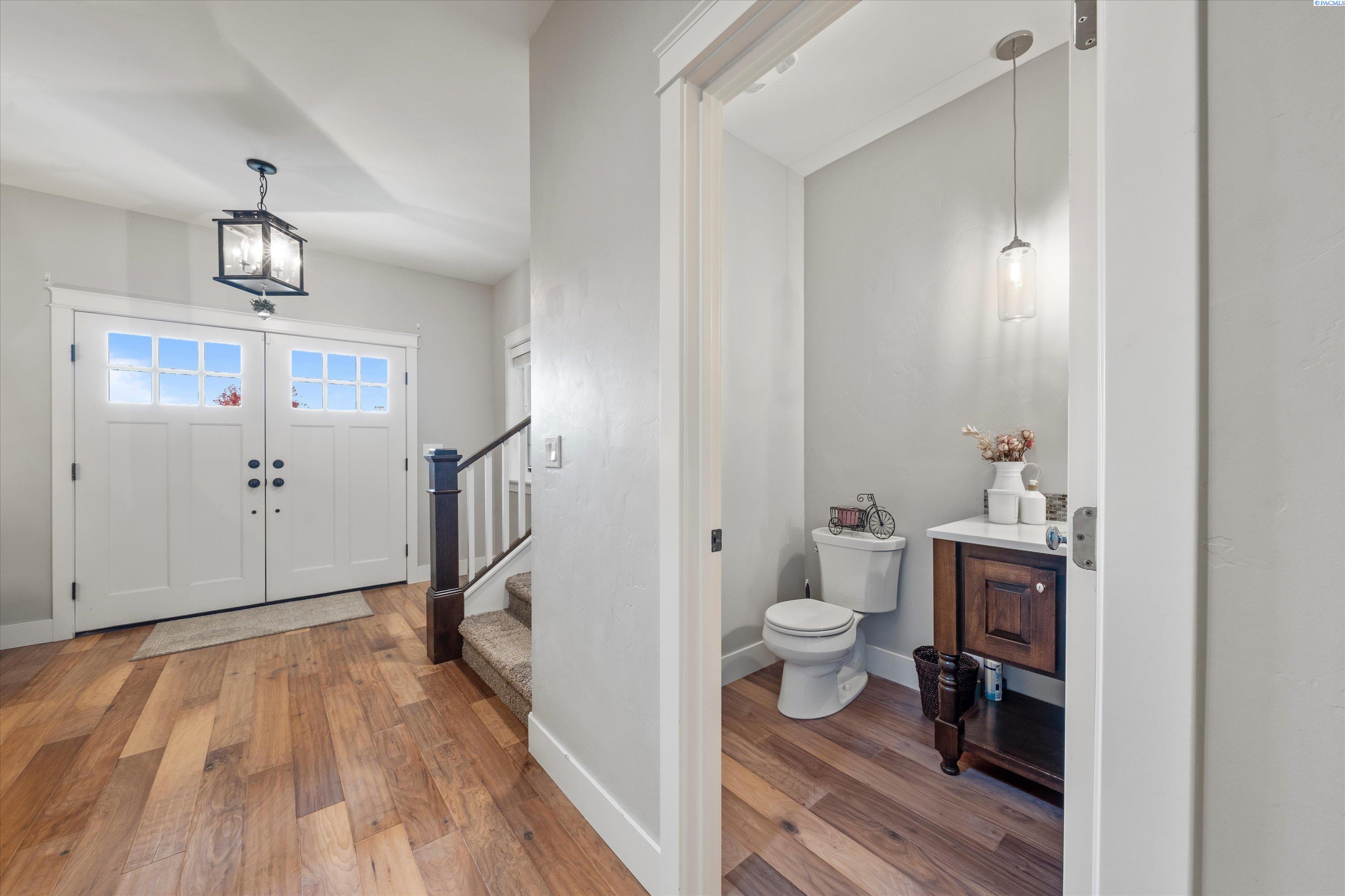 Richland, Washington, 99352, United States, 5 Bedrooms Bedrooms, ,3 BathroomsBathrooms,Residential,For Sale,1987518