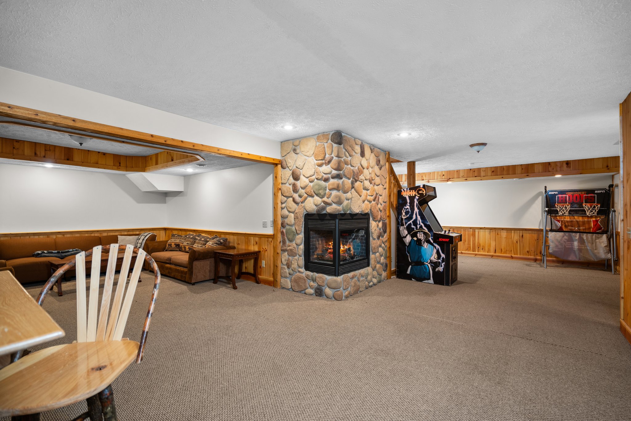 Bellaire, Michigan, 49615, United States, 5 Bedrooms Bedrooms, ,4 BathroomsBathrooms,Residential,For Sale,1826987