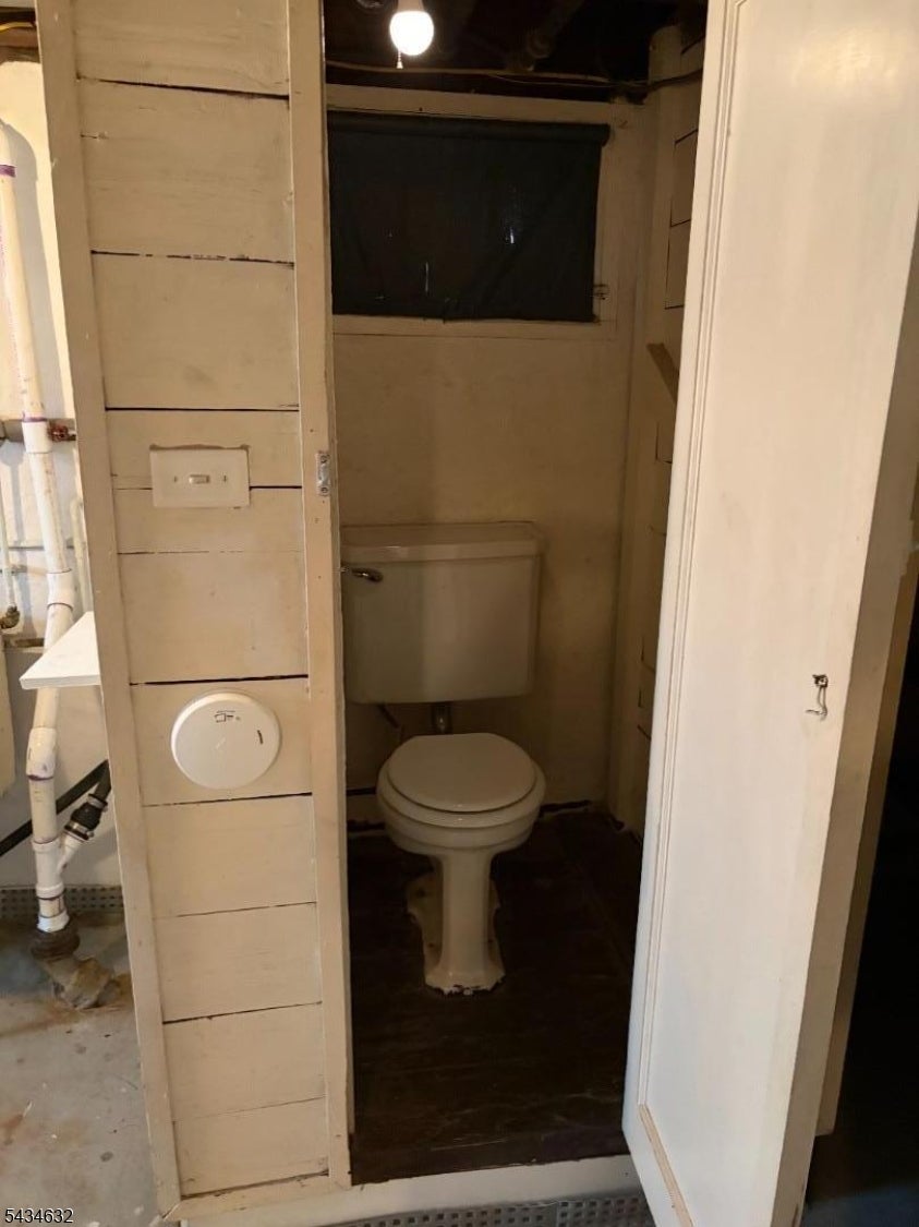Bloomfield Twp., New Jersey, 07003, United States, 3 Bedrooms Bedrooms, ,1 BathroomBathrooms,Residential,For Sale,2048064