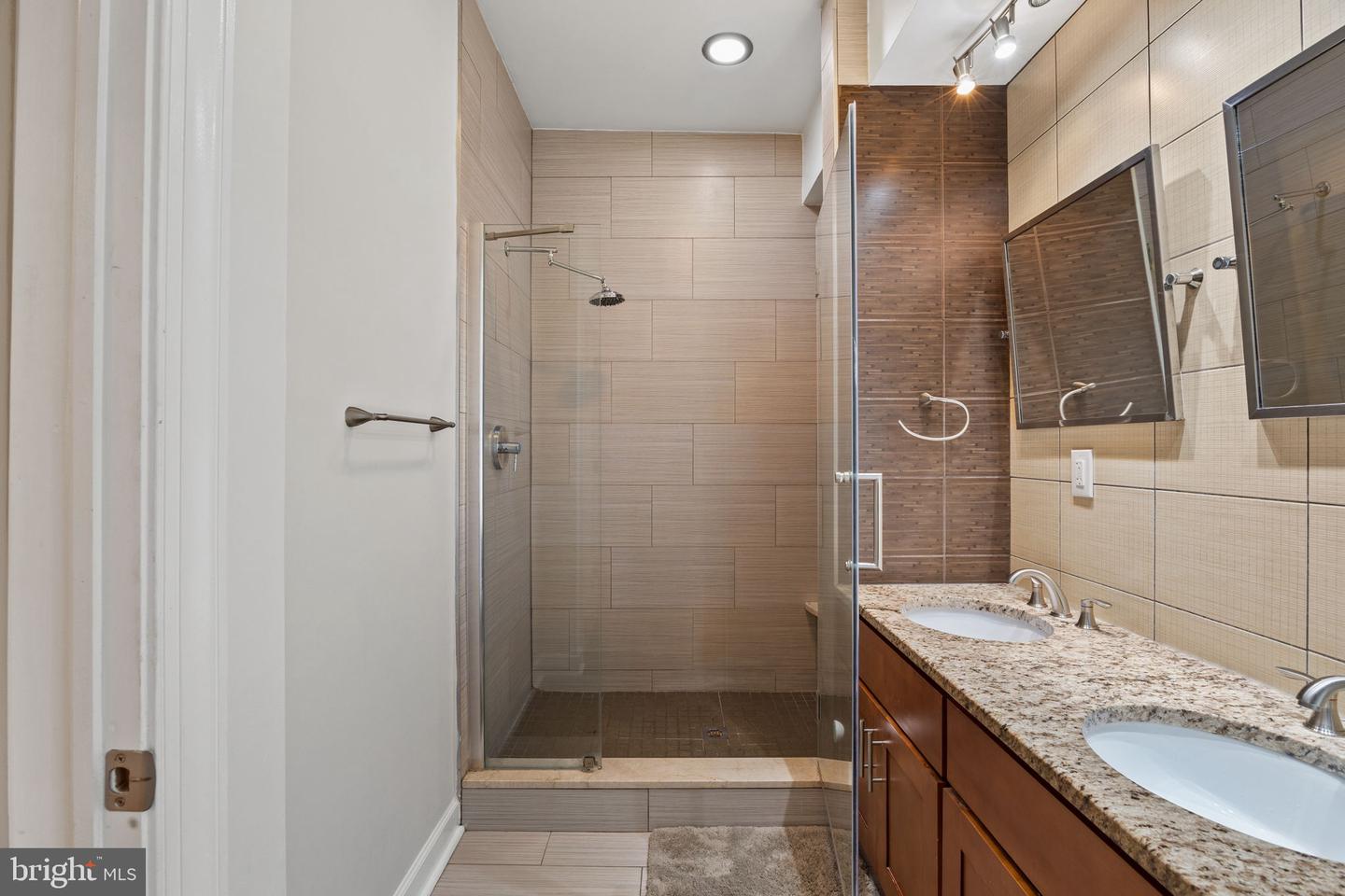 Philadelphia, Pennsylvania, 19146, United States, 3 Bedrooms Bedrooms, ,2 BathroomsBathrooms,Residential,For Sale,1949771