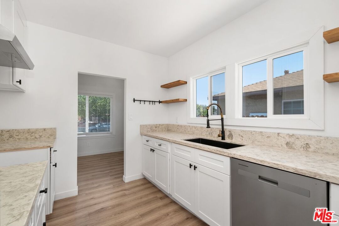 Los Angeles, California, 90059, United States, 2 Bedrooms Bedrooms, ,1 BathroomBathrooms,Residential,For Sale,1847289