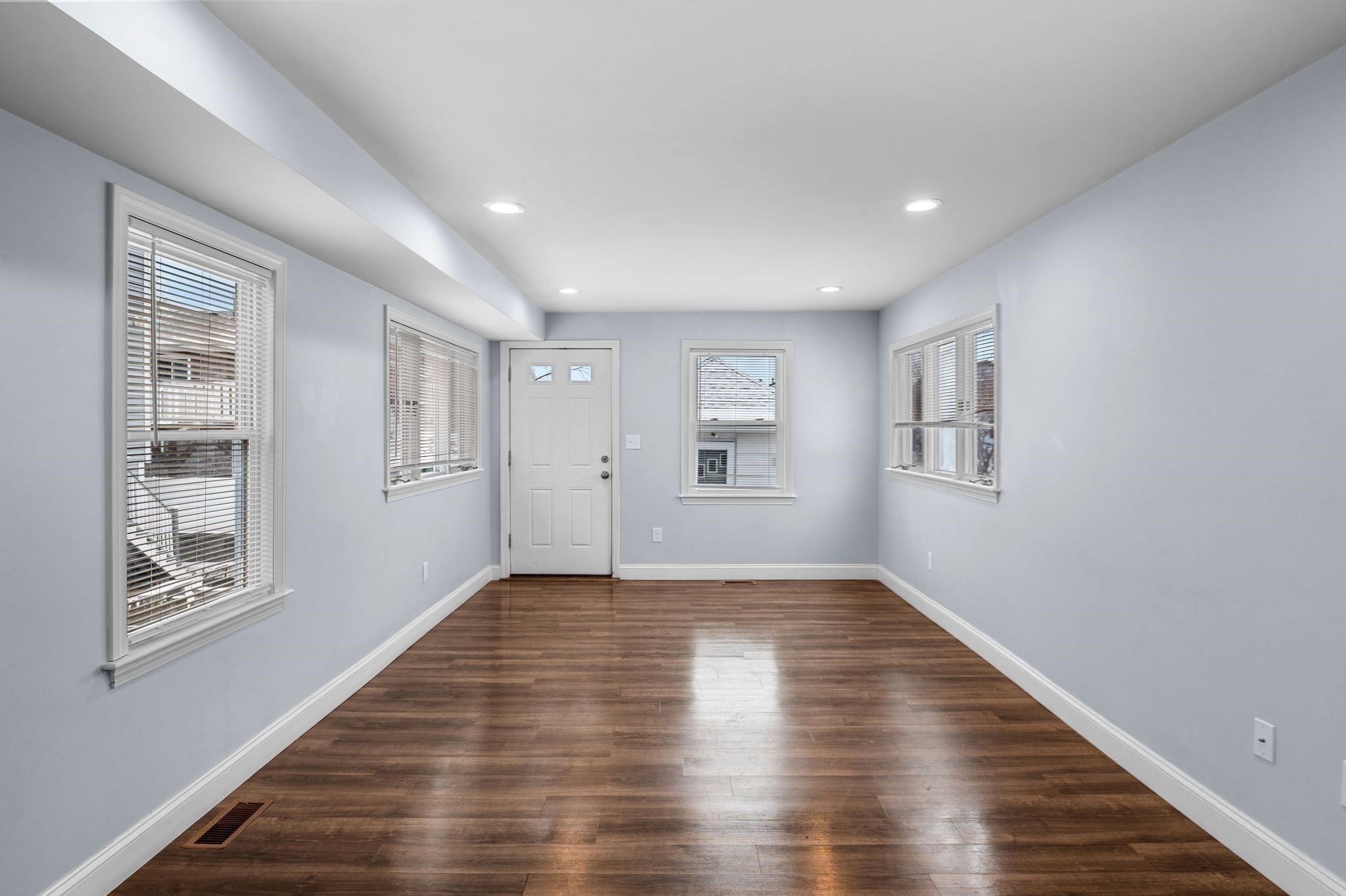 Revere, Massachusetts, 02151, United States, 2 Bedrooms Bedrooms, ,3 BathroomsBathrooms,Residential,For Sale,2008626