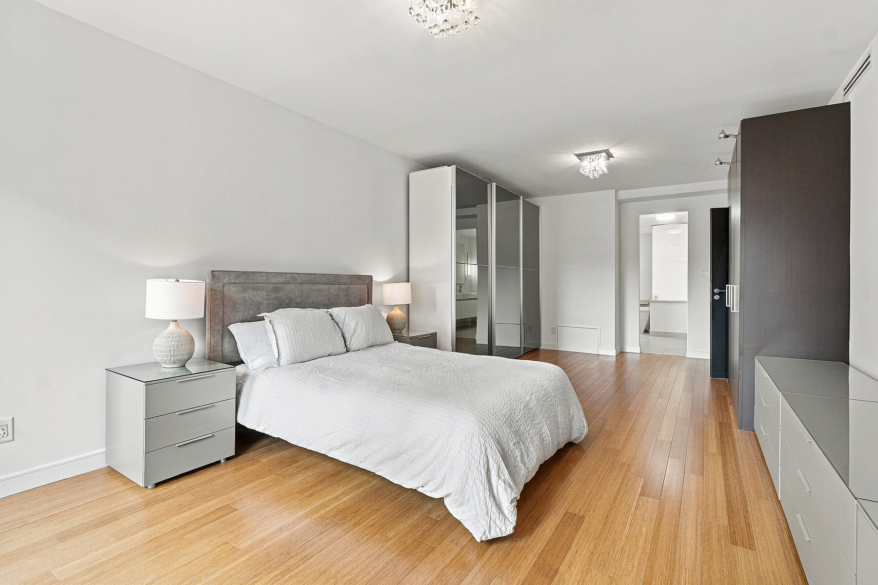  Elevated Yorkville Living - 物件實景