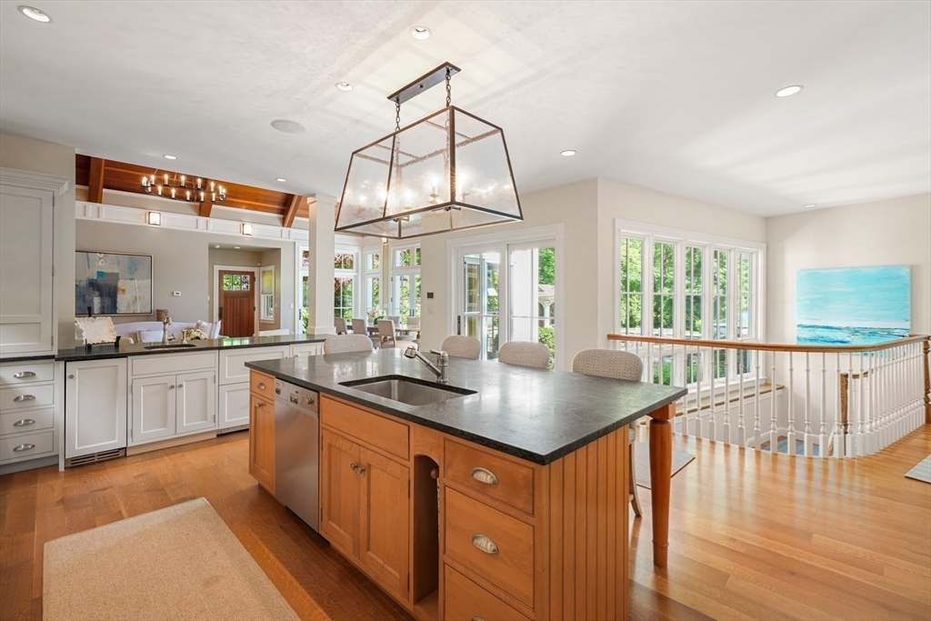 Wellesley, Massachusetts, 02481, United States, 2 Bedrooms Bedrooms, ,3 BathroomsBathrooms,Residential,For Sale,1941651