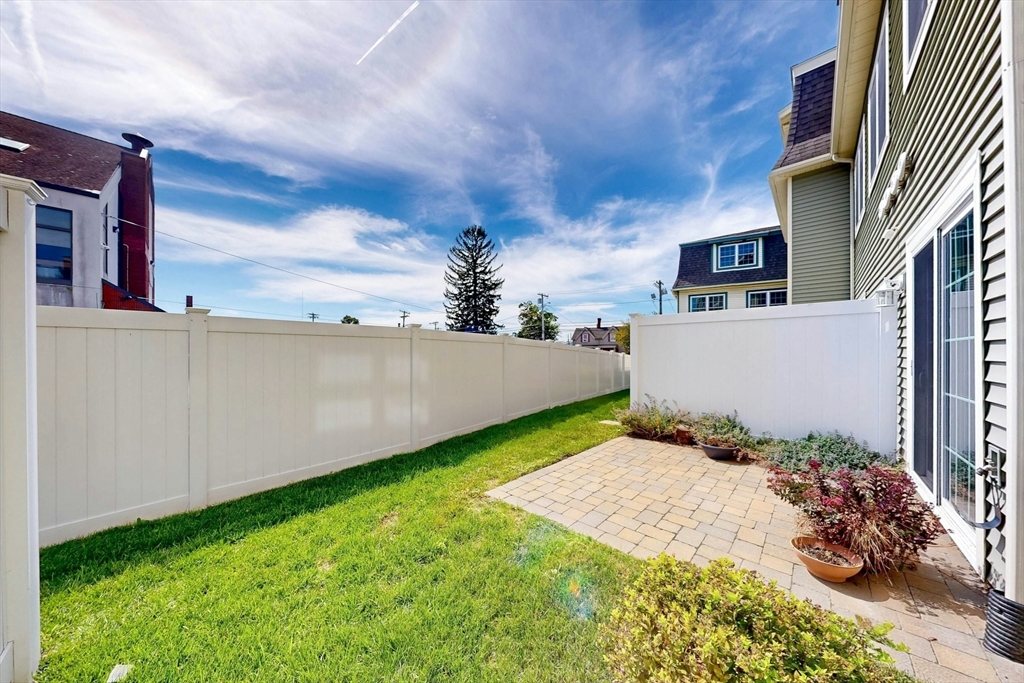 Lynn, Massachusetts, 01905, United States, 2 Bedrooms Bedrooms, ,2 BathroomsBathrooms,Residential,For Sale,1976734