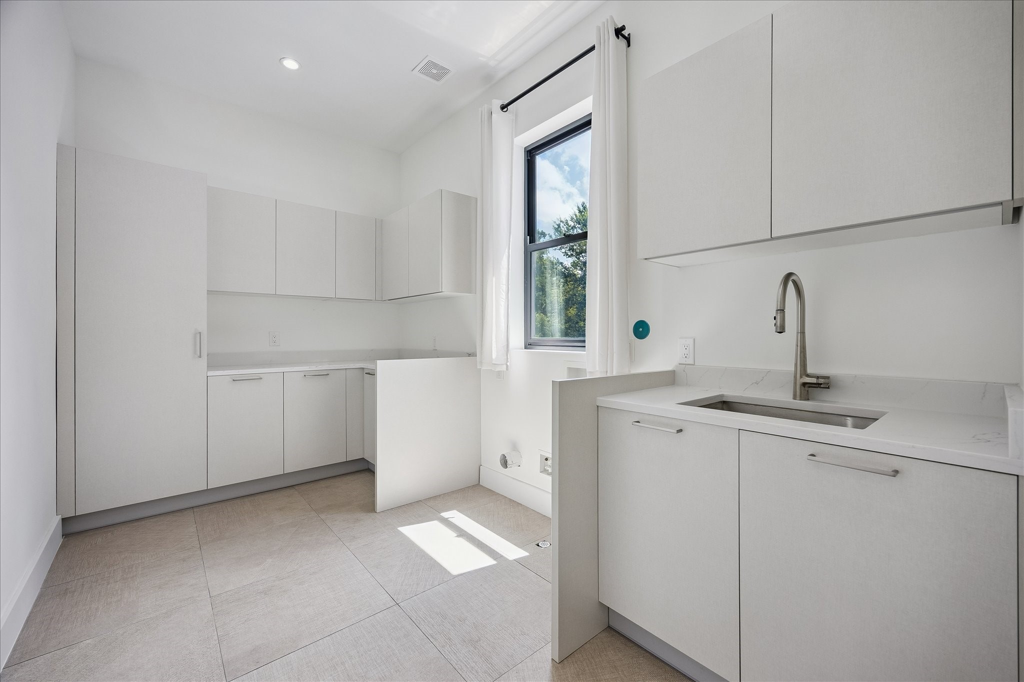  9909 Larston Street - 物件實景