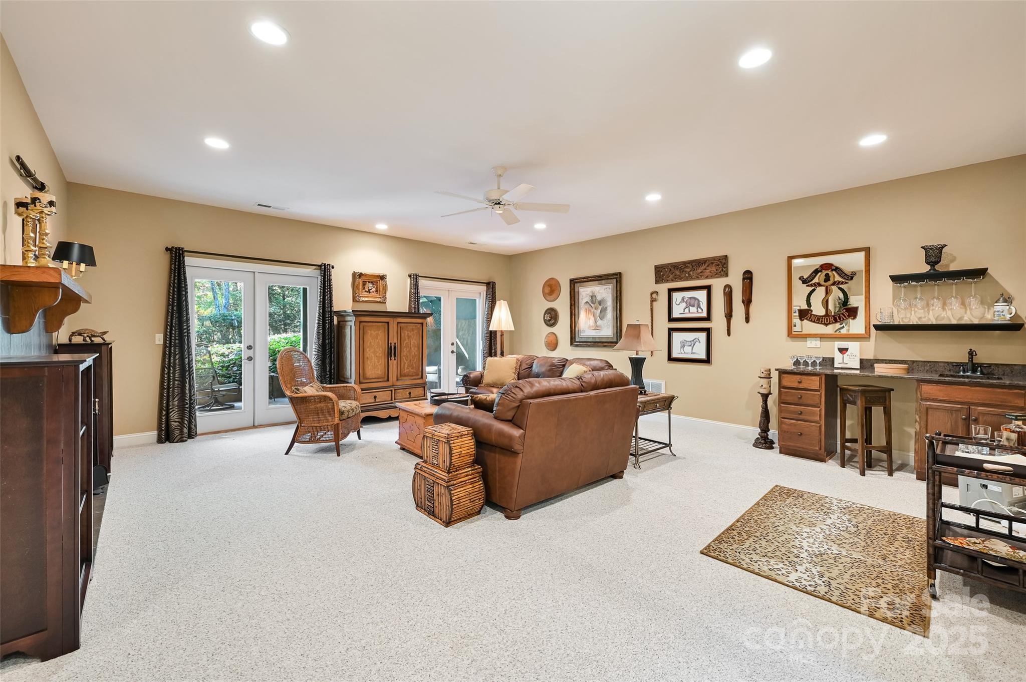 Hendersonville, North Carolina, 28739, United States, 4 Bedrooms Bedrooms, ,3 BathroomsBathrooms,Residential,For Sale,1992050