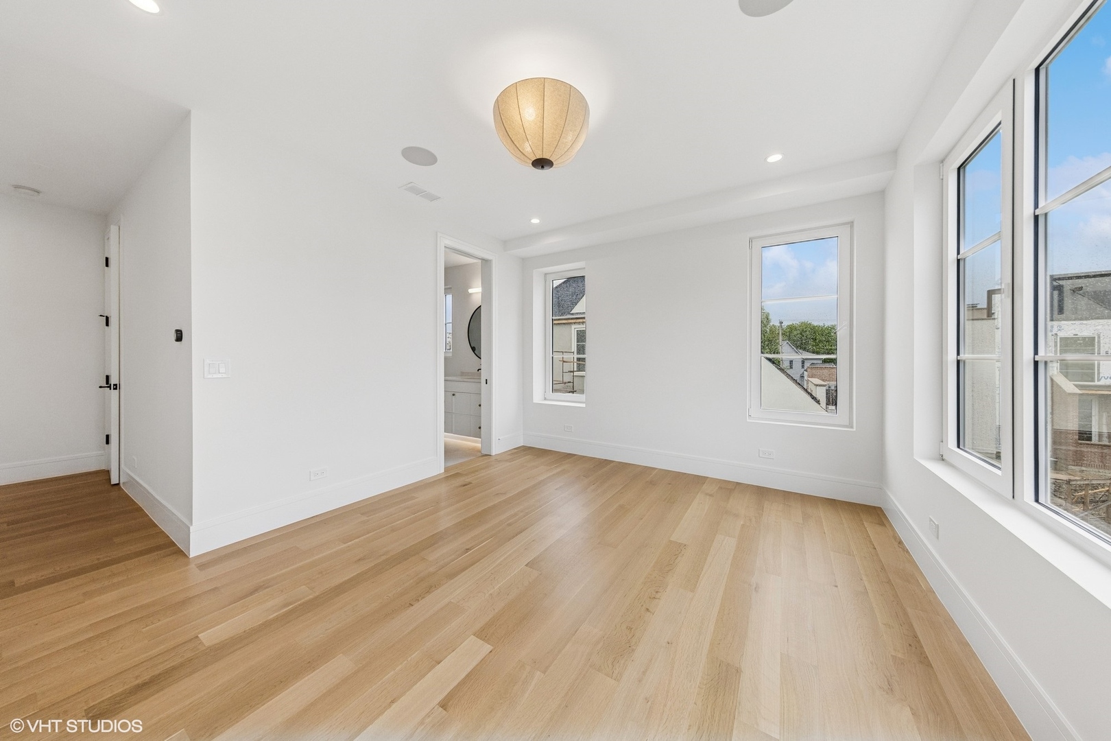 Hinsdale, Illinois, 60521, United States, 5 Bedrooms Bedrooms, ,6 BathroomsBathrooms,Residential,For Sale,1826886
