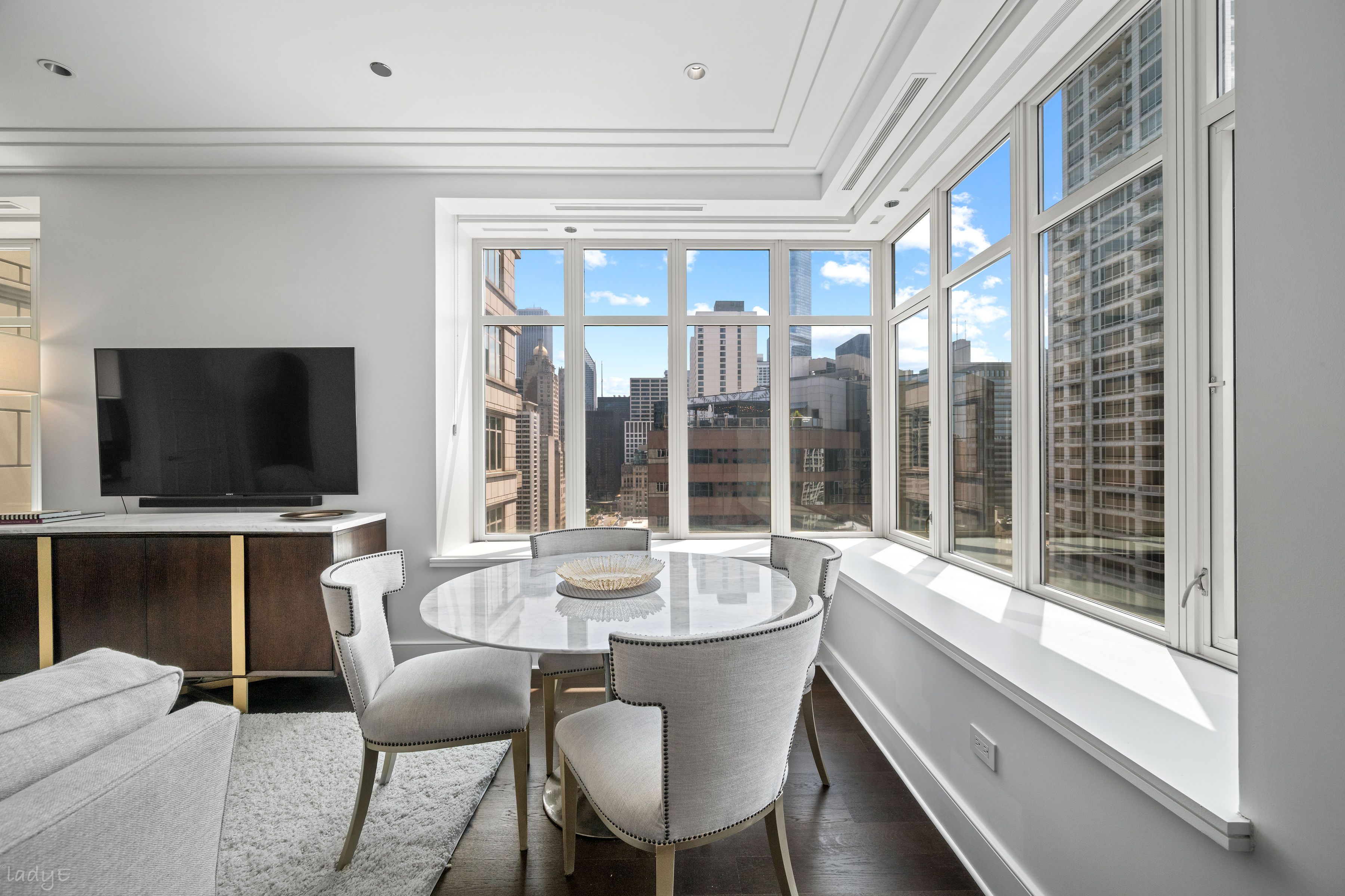  Experience Refined City Living at the Ritz-Carlton Residences - 物件實景