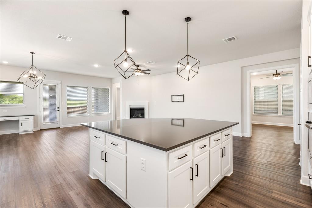 Mansfield, Texas, 76063, United States, 3 Bedrooms Bedrooms, ,2 BathroomsBathrooms,Residential,For Sale,1883184
