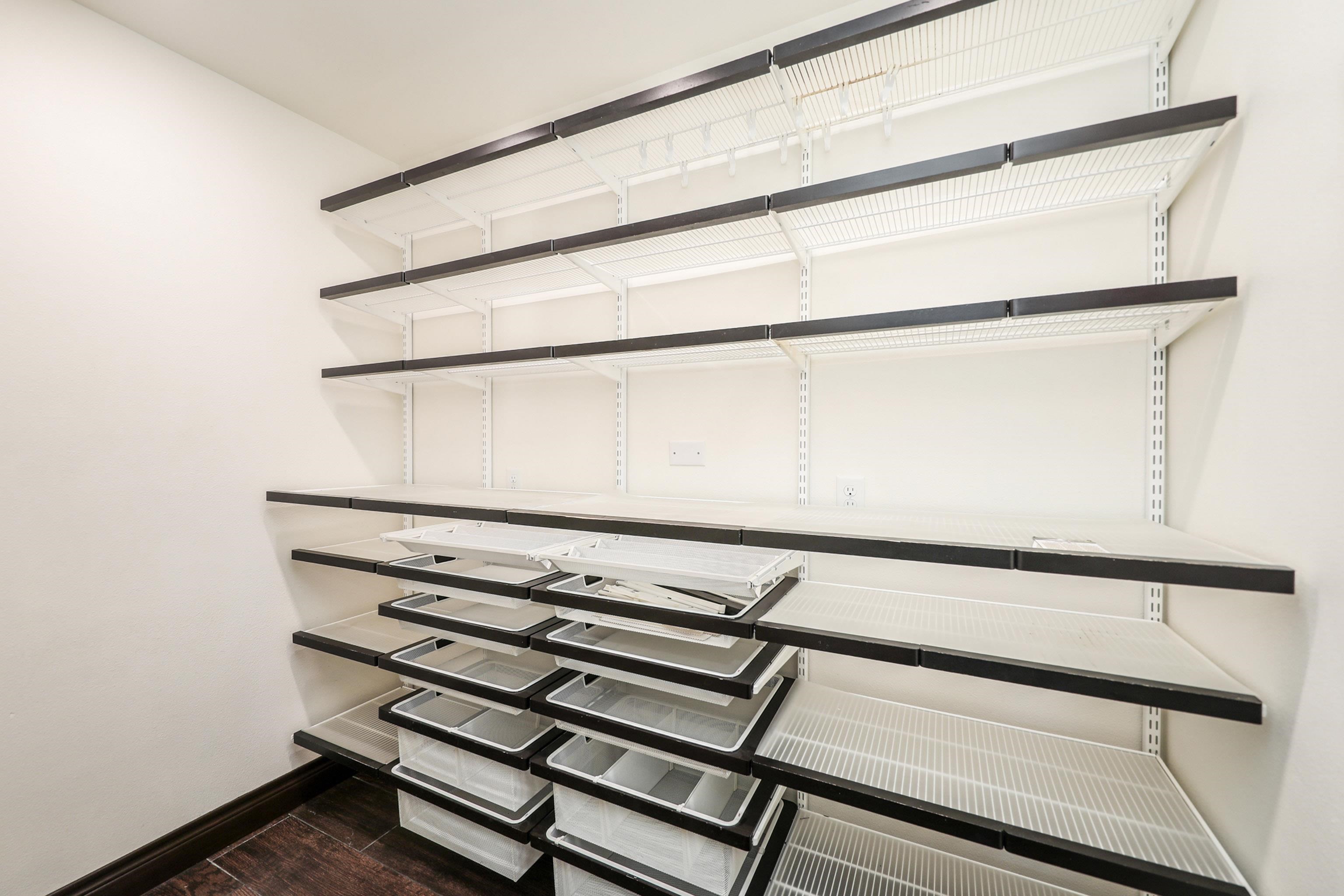 Laredo, Texas, 78041, United States, 4 Bedrooms Bedrooms, ,5 BathroomsBathrooms,Residential,For Sale,1989337