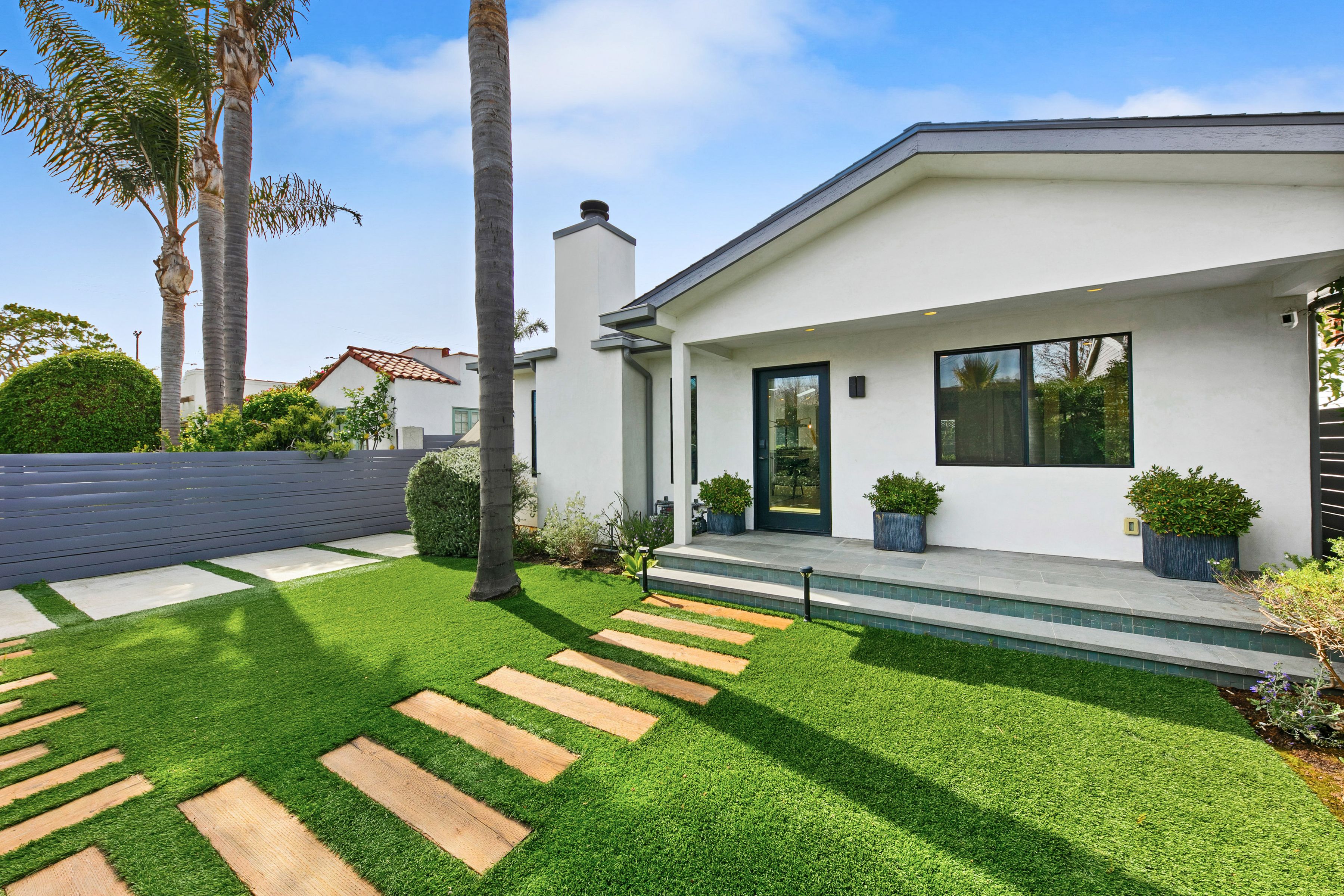 1025 Nowita Place