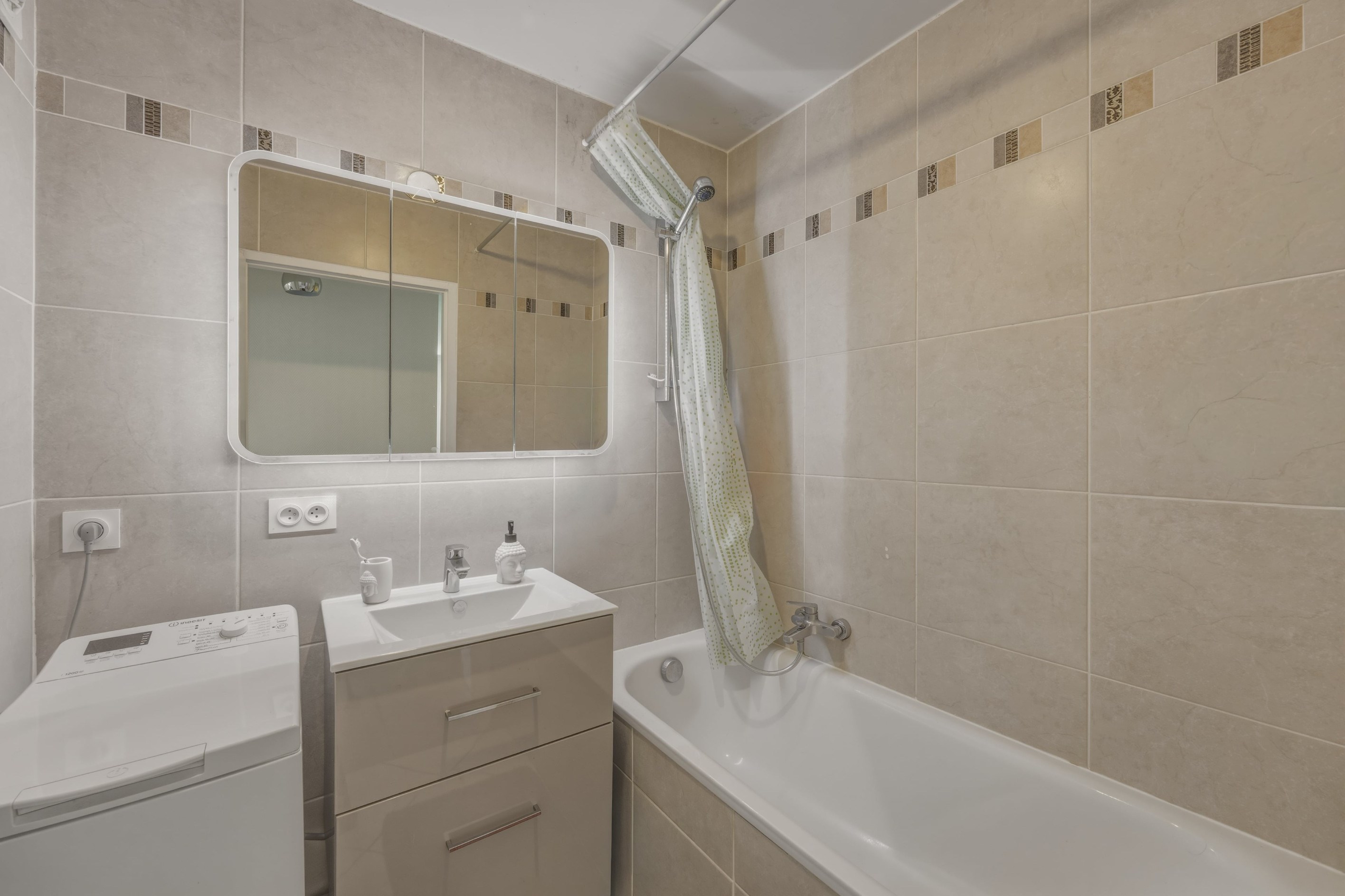  duplex apartment located on the top floor of a small residence in Lugrin - 物件實景