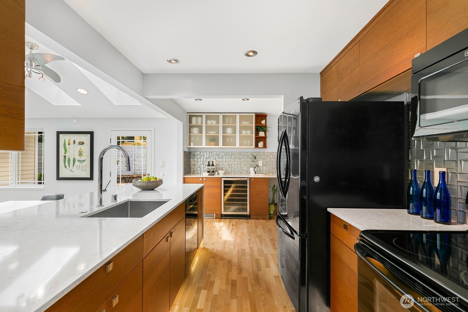 Bellevue, Washington, 98006, United States, 4 Bedrooms Bedrooms, ,1 BathroomBathrooms,Residential,For Sale,1913092