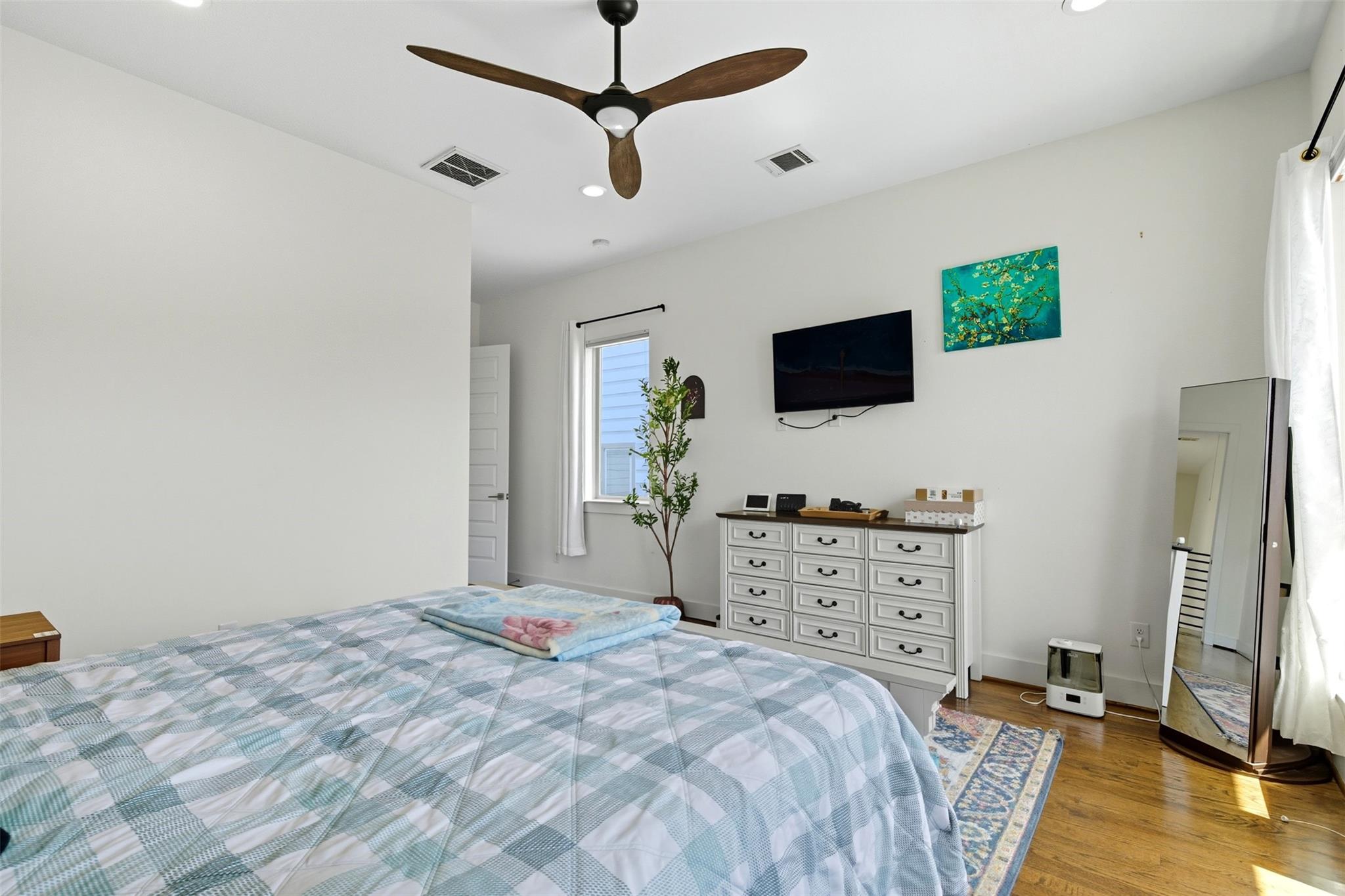 Houston, Texas, 77006, United States, 3 Bedrooms Bedrooms, ,4 BathroomsBathrooms,Residential,For Sale,1977830