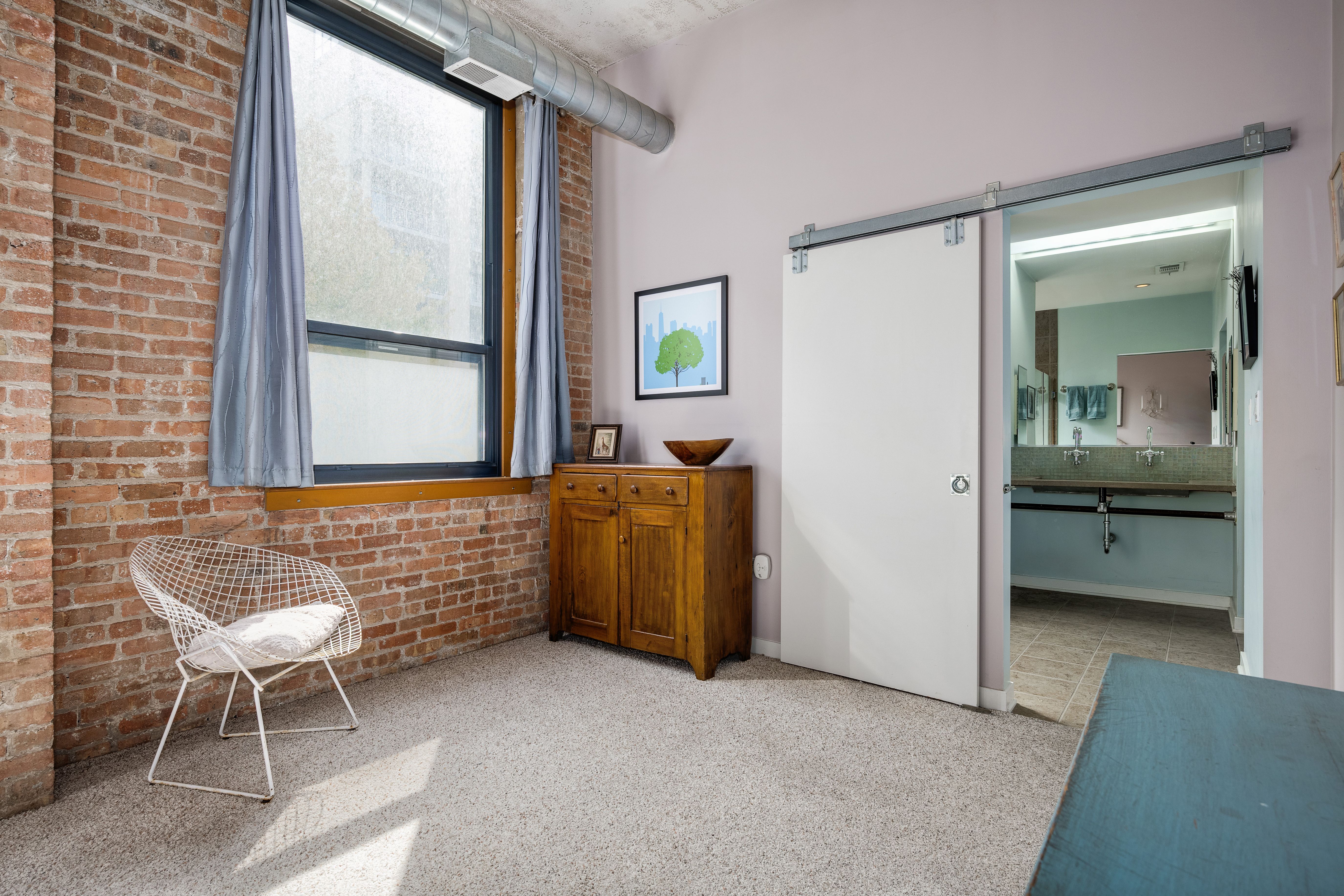  Discover the Charm of this Vibrant Southeast Corner Loft Condo - 物件實景