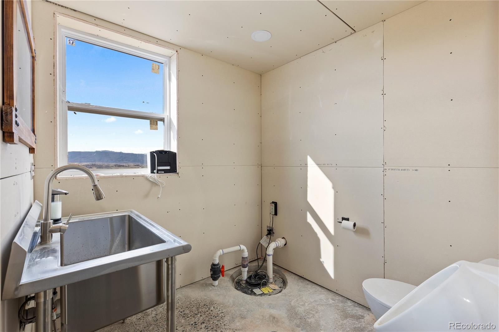 Castle Rock, Colorado, 80109, United States, 4 Bedrooms Bedrooms, ,4 BathroomsBathrooms,Residential,For Sale,2000422