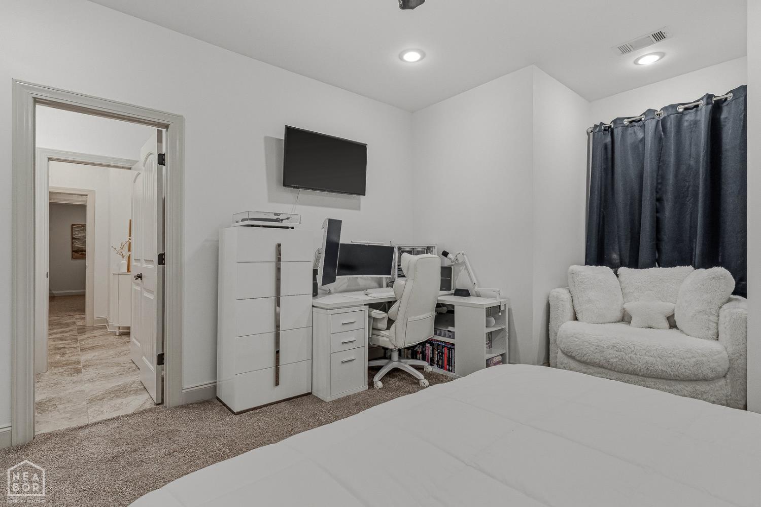 Jonesboro, Arkansas, 72404, United States, 4 Bedrooms Bedrooms, ,4 BathroomsBathrooms,Residential,For Sale,2031922