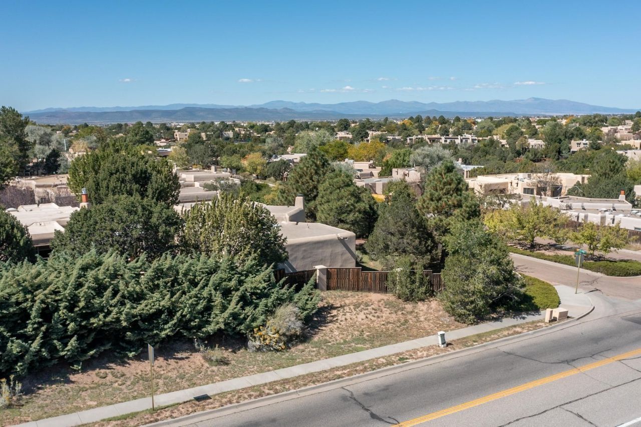 Santa Fe, New Mexico, 87507, United States, 3 Bedrooms Bedrooms, ,2 BathroomsBathrooms,Residential,For Sale,1955311