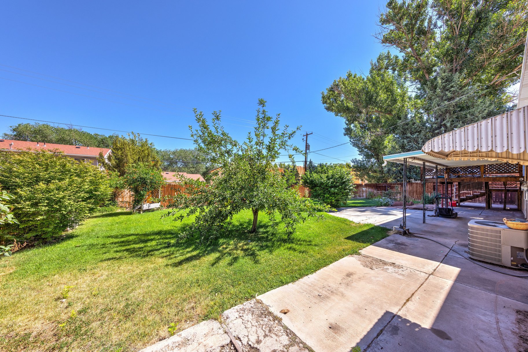  In-Town Home with Deck, Patio and Walkout Basement - 物件實景
