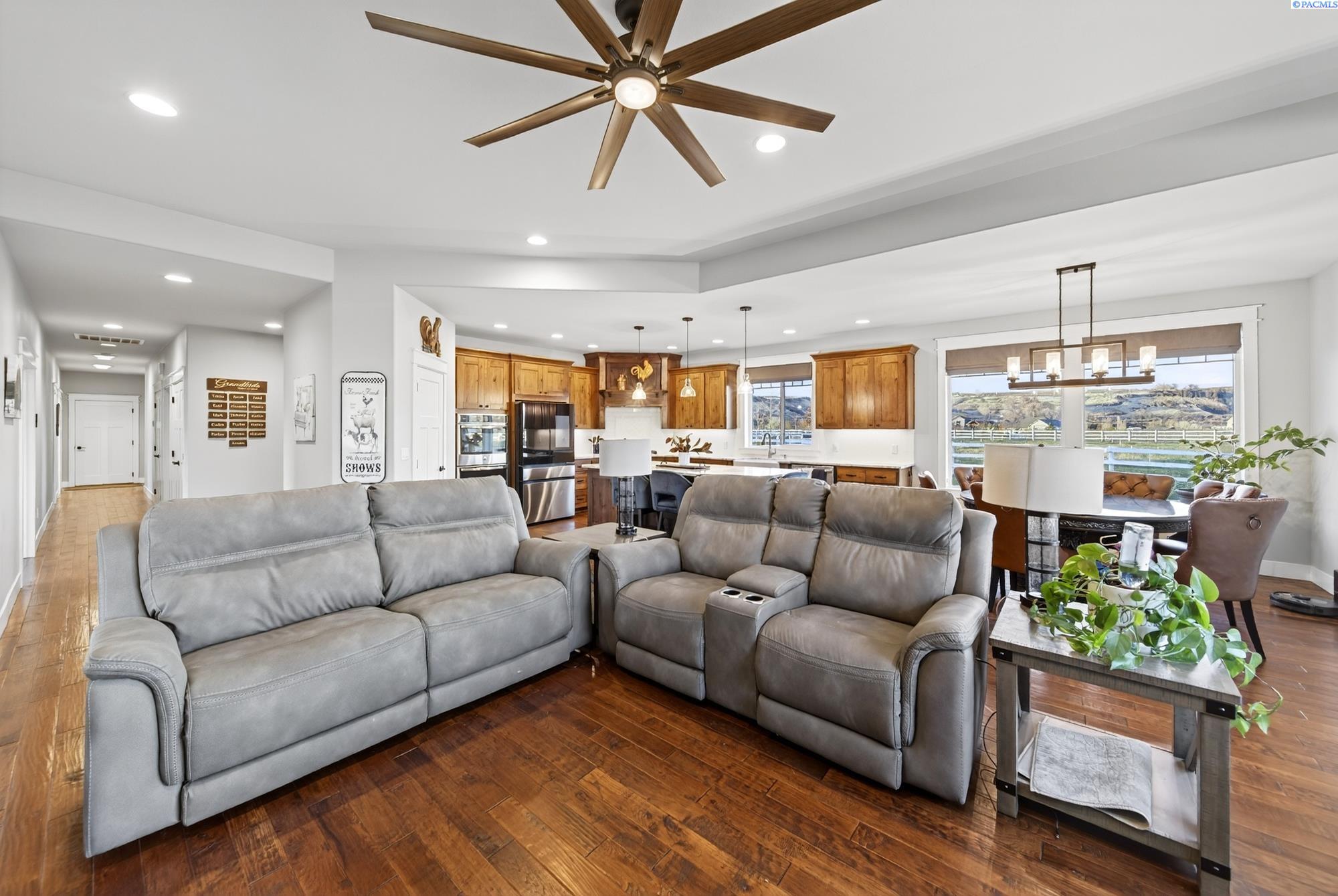 Prosser, Washington, 99350, United States, 3 Bedrooms Bedrooms, ,1 BathroomBathrooms,Residential,For Sale,1998379