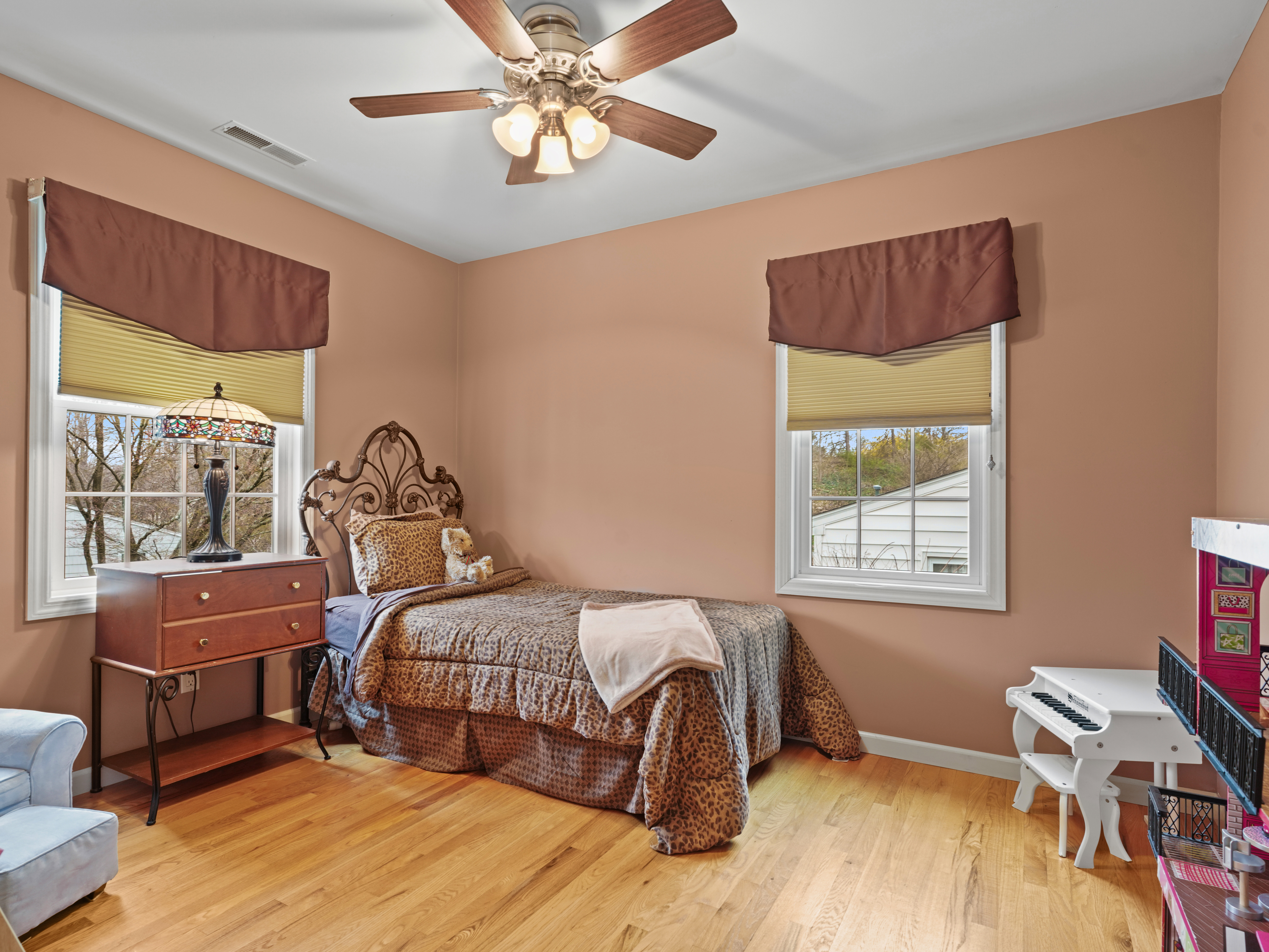  Stunning Custom Colonial - 物件實景