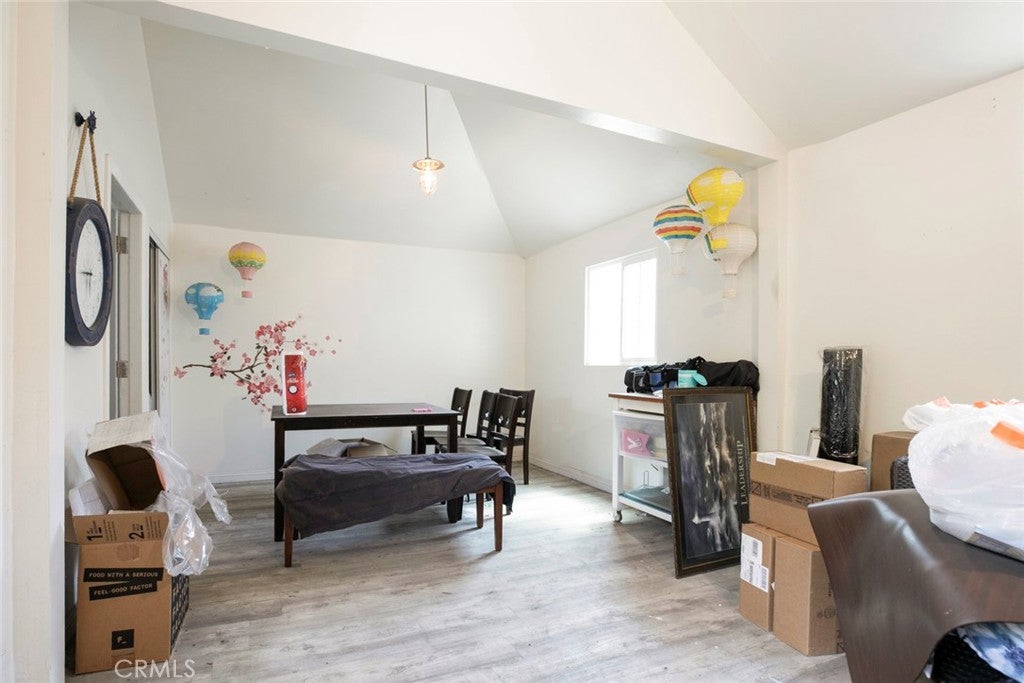 Los Angeles, California, 90006, United States, 5 Bedrooms Bedrooms, ,2 BathroomsBathrooms,Residential,For Sale,1940341