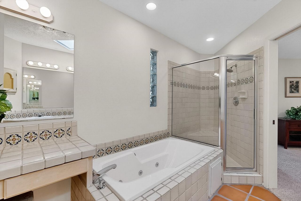 Santa Fe, New Mexico, 87507, United States, 3 Bedrooms Bedrooms, ,2 BathroomsBathrooms,Residential,For Sale,1955311