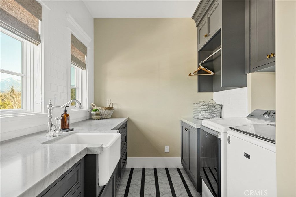 Redlands, California, 92373, United States, 5 Bedrooms Bedrooms, ,6 BathroomsBathrooms,Residential,For Sale,1984155