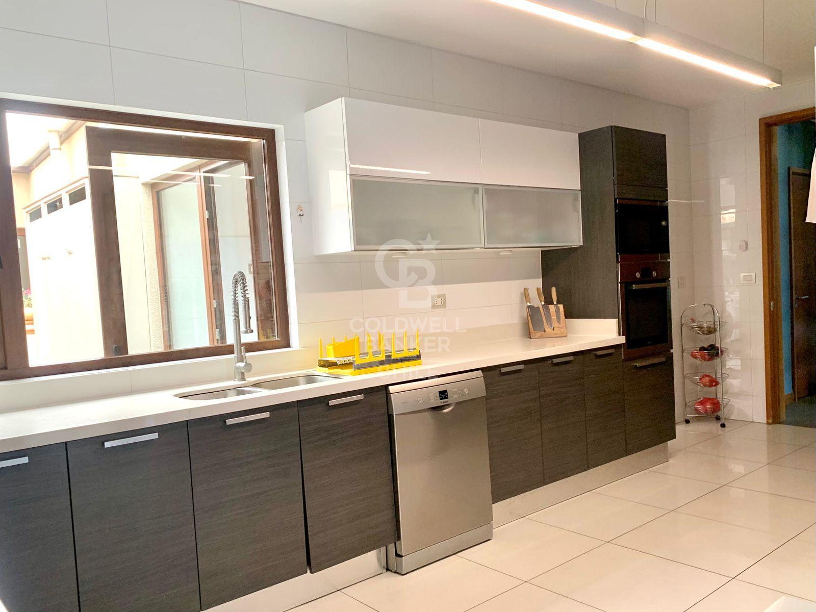 Lo Barnechea, Chile, 7 Bedrooms Bedrooms, ,5 BathroomsBathrooms,Residential,For Sale,1955589