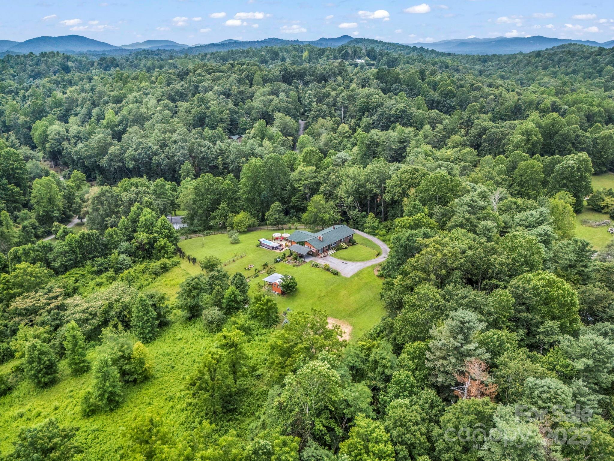 Saluda, North Carolina, 28773, United States, 4 Bedrooms Bedrooms, ,2 BathroomsBathrooms,Residential,For Sale,1978089