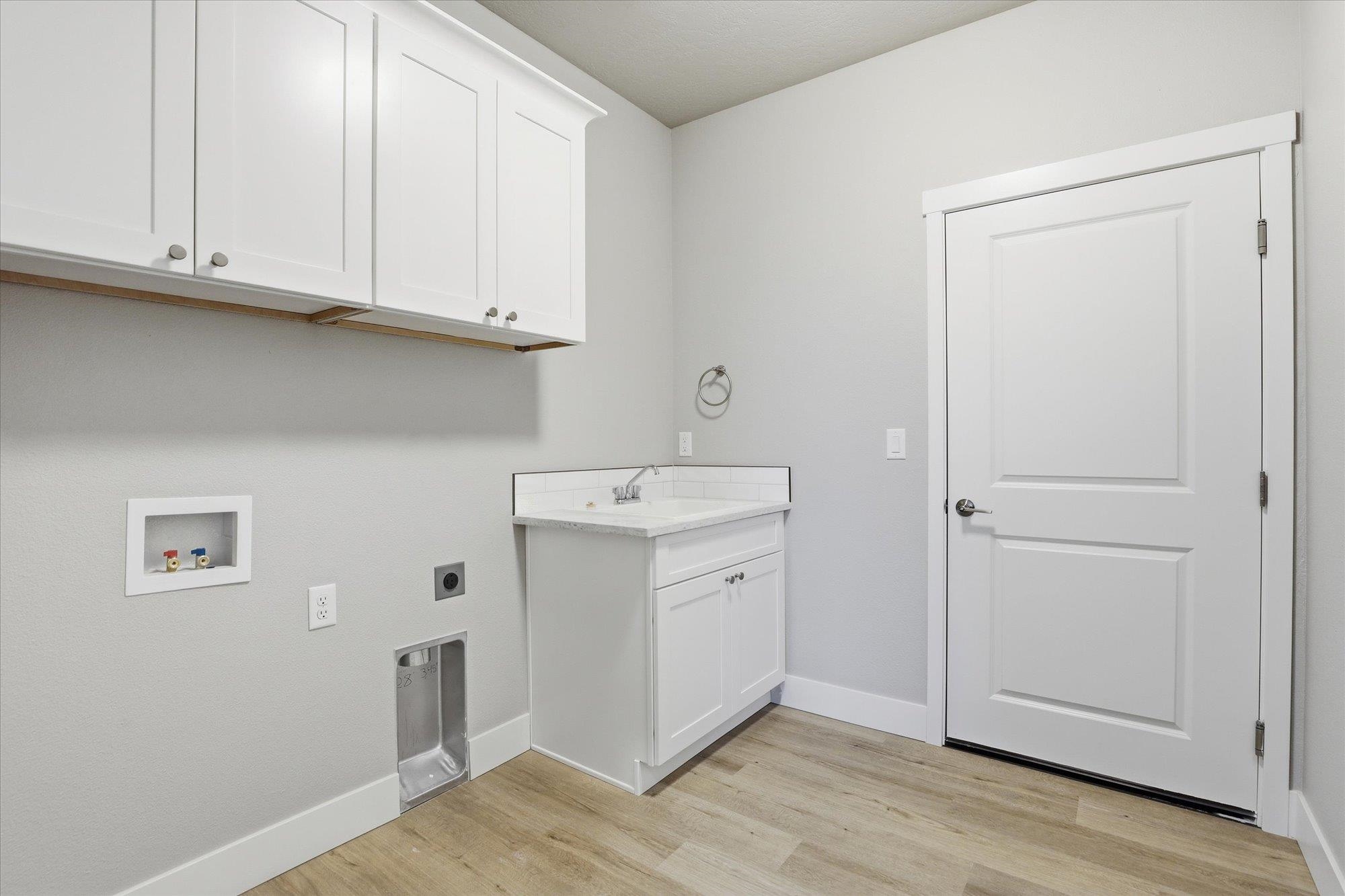 Deer Park, Washington, 99006, United States, 3 Bedrooms Bedrooms, ,2 BathroomsBathrooms,Residential,For Sale,1994775