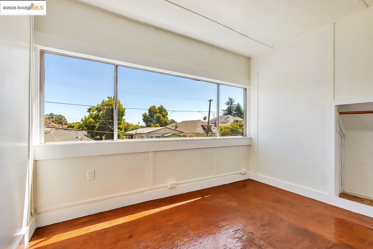 Oakland, California, 94608, United States, 6 Bedrooms Bedrooms, ,3 BathroomsBathrooms,Residential,For Sale,1939780