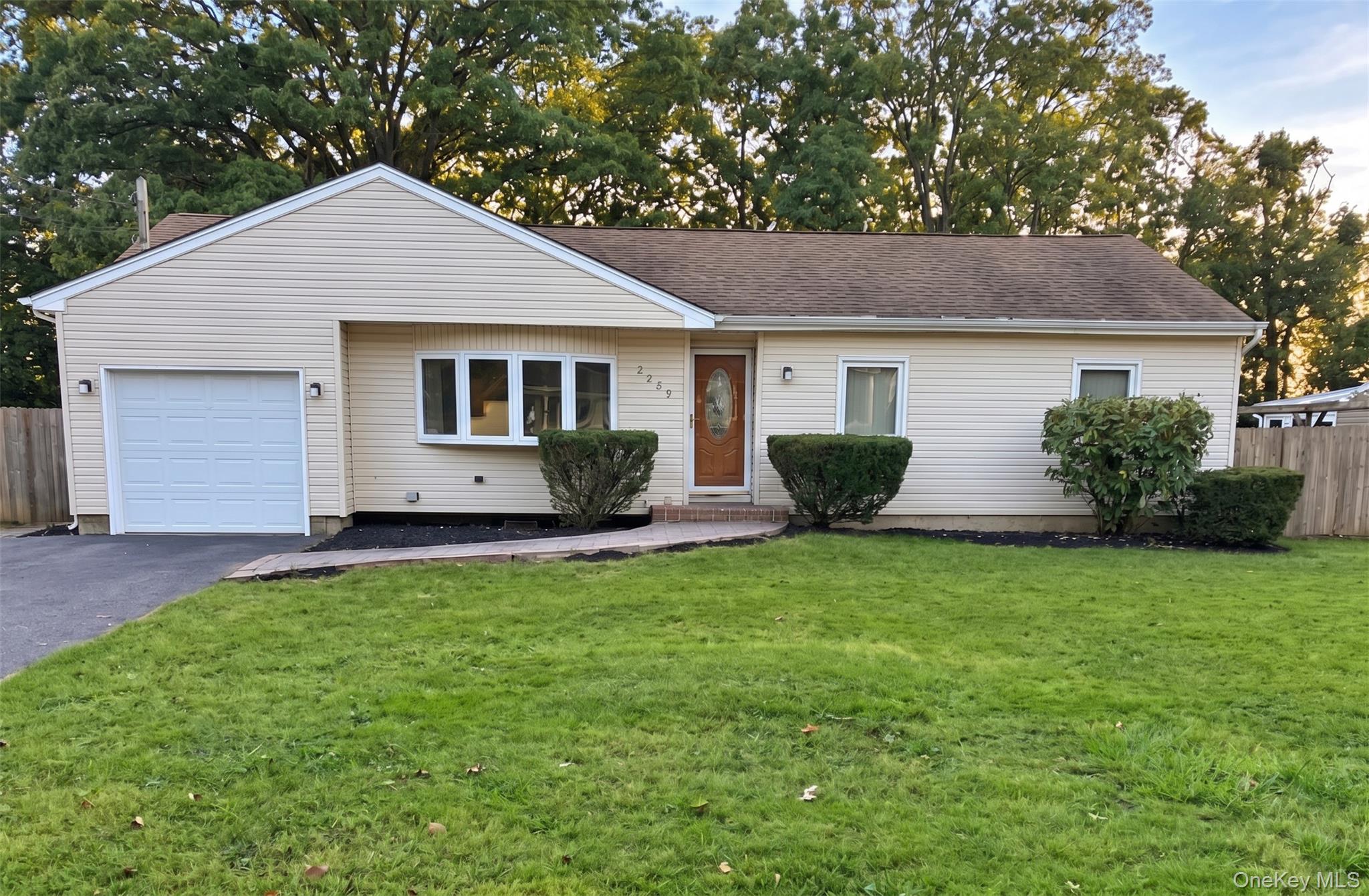 Louis Kossuth Ave, Ronkonkoma, NY 11779