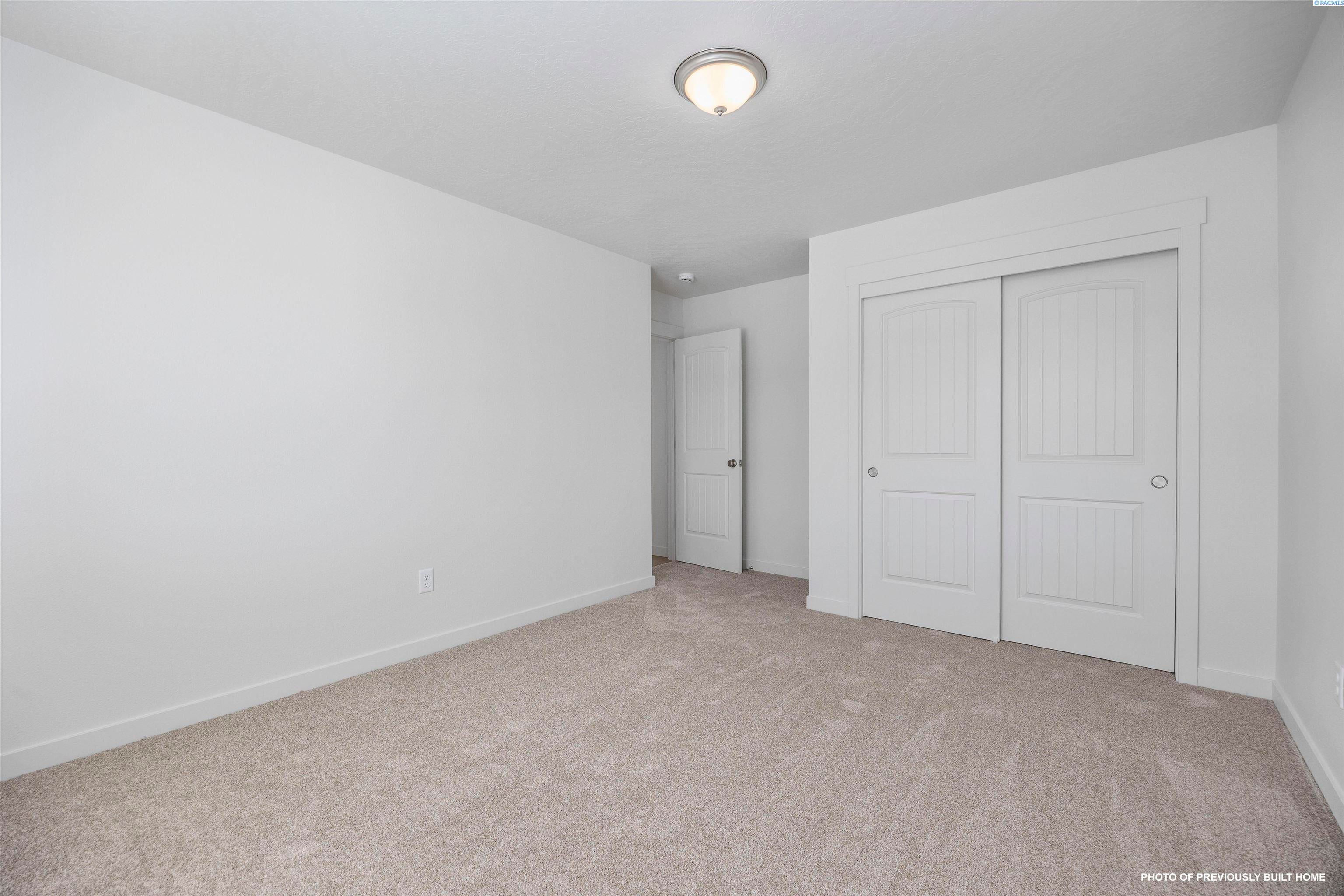 Prosser, Washington, 99350, United States, 5 Bedrooms Bedrooms, ,3 BathroomsBathrooms,Residential,For Sale,1924139