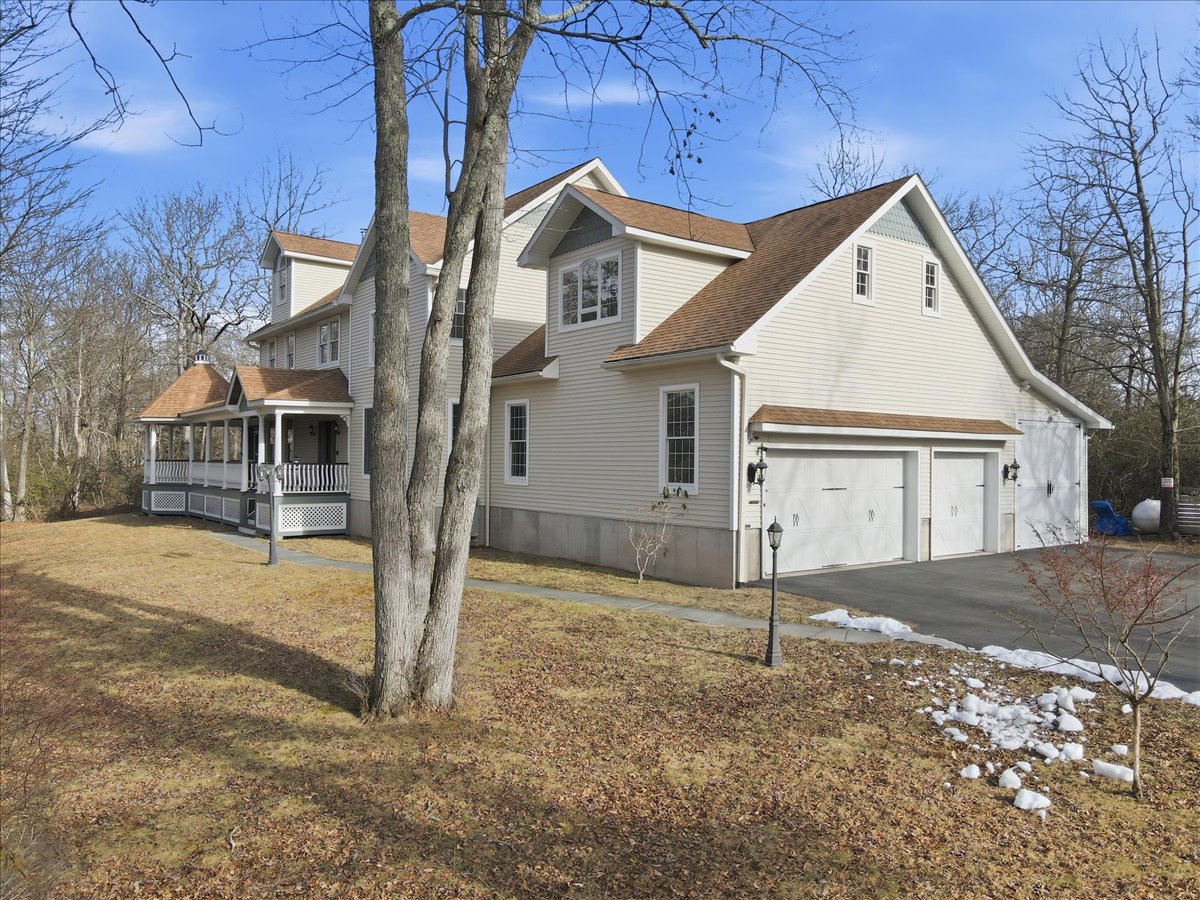 Milford, Pennsylvania, 18337, United States, 4 Bedrooms Bedrooms, ,3 BathroomsBathrooms,Residential,For Sale,2013781