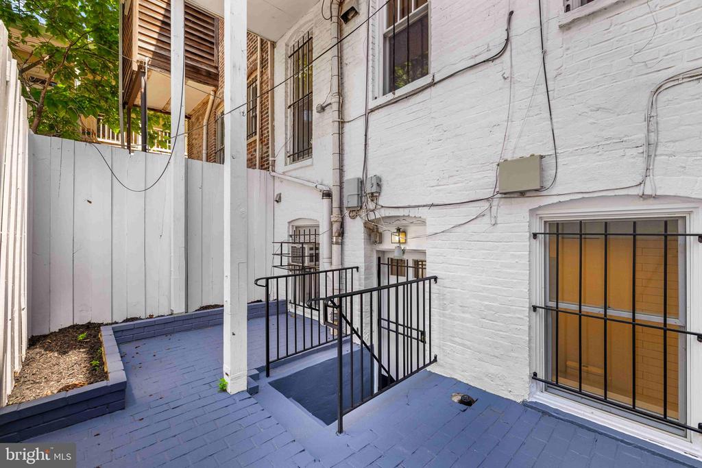 Washington, District of Columbia, 20003, United States, 3 Bedrooms Bedrooms, ,4 BathroomsBathrooms,Residential,For Sale,2048828