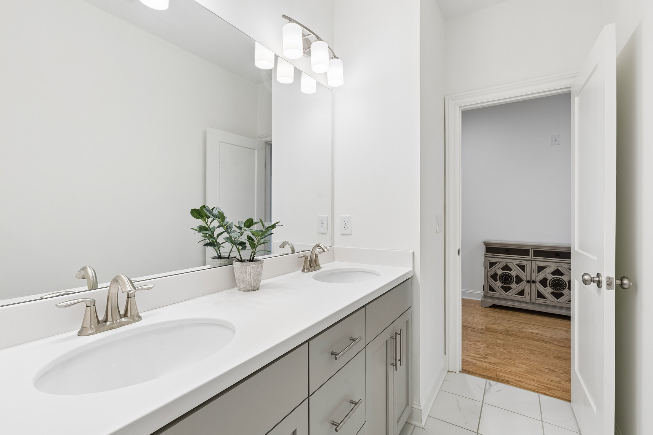  Freshly Updated and Move-in Ready Home in a Prime Westside Location - 物件實景