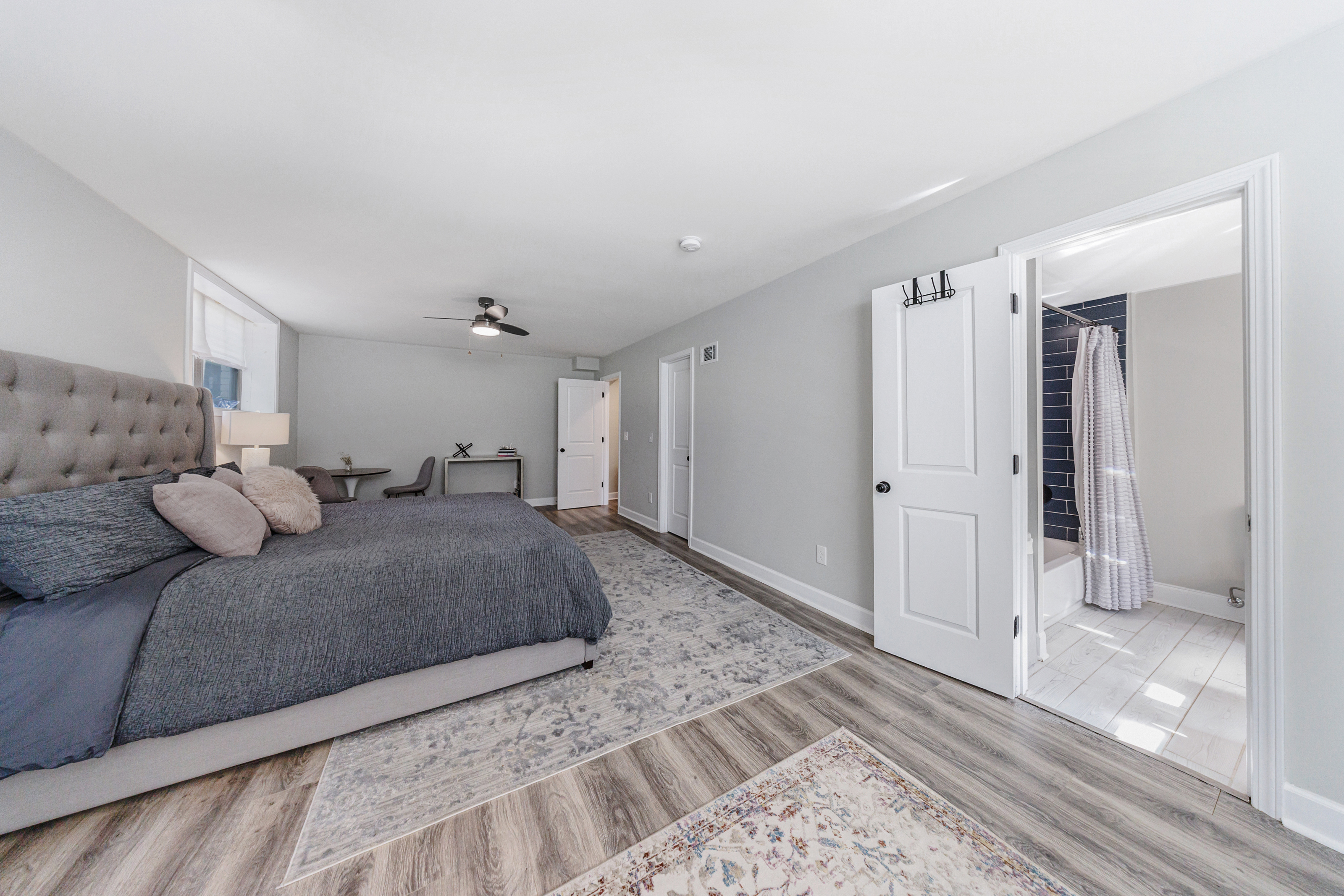  Stunning Fully Renovated Oasis on 2.4+/- Acres - 物件實景