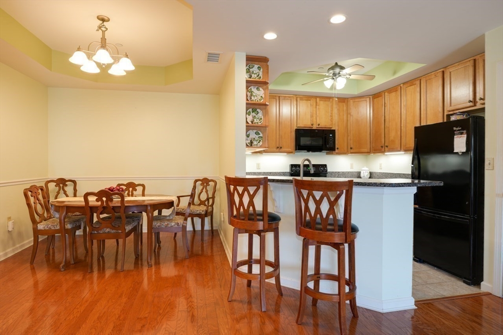 Dedham, Massachusetts, 02026, United States, 2 Bedrooms Bedrooms, ,2 BathroomsBathrooms,Residential,For Sale,1950986