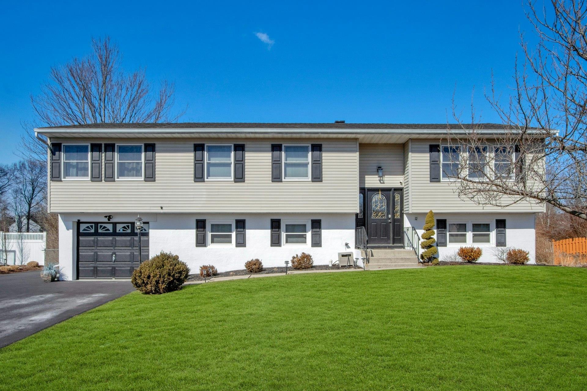 Washingtonville, New York, 10992, United States, 4 Bedrooms Bedrooms, ,2 BathroomsBathrooms,Residential,For Sale,1888612