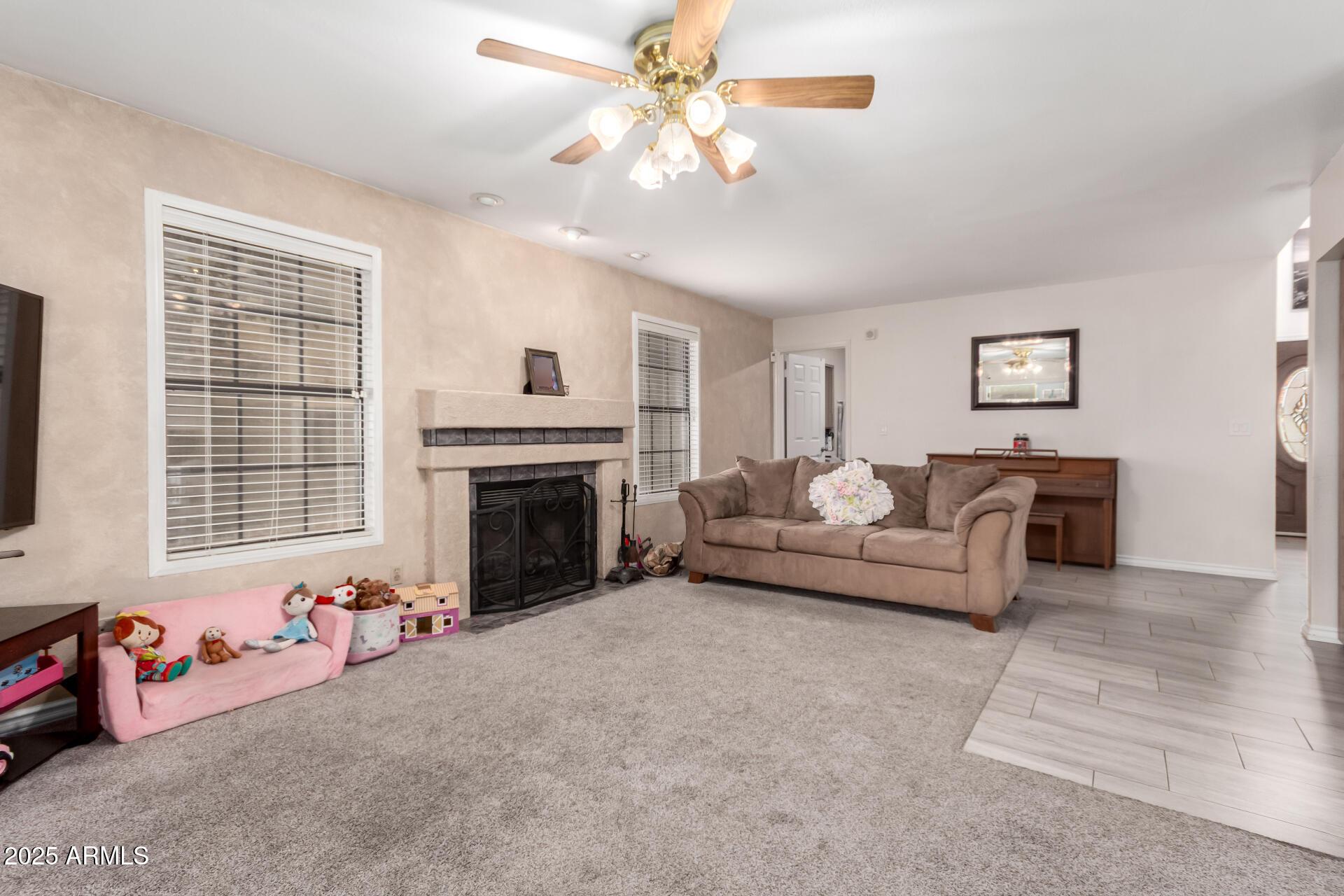 Glendale, Arizona, 85302, United States, 4 Bedrooms Bedrooms, ,4 BathroomsBathrooms,Residential,For Sale,1977849