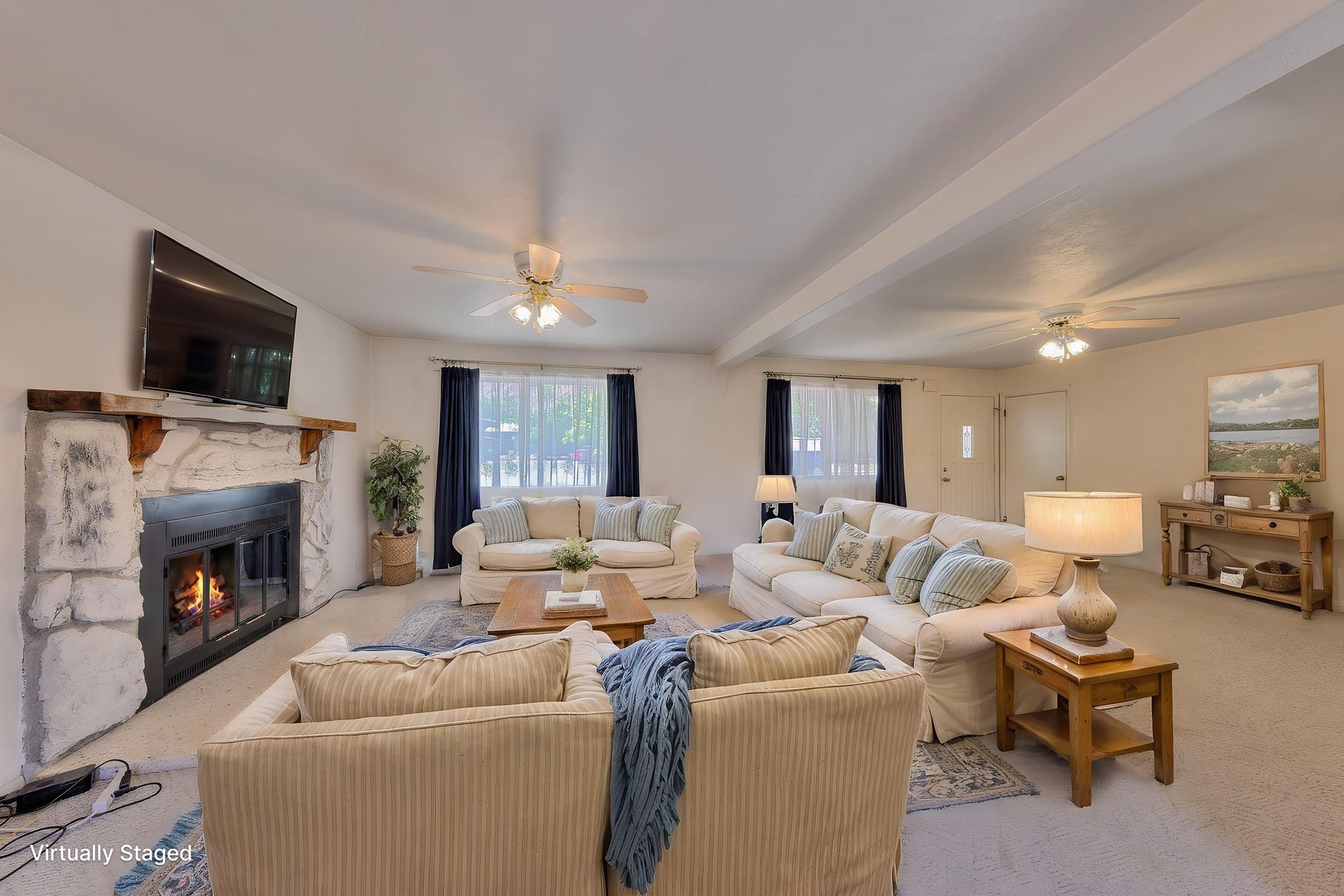  In-Town Home with Deck, Patio and Walkout Basement - 物件實景